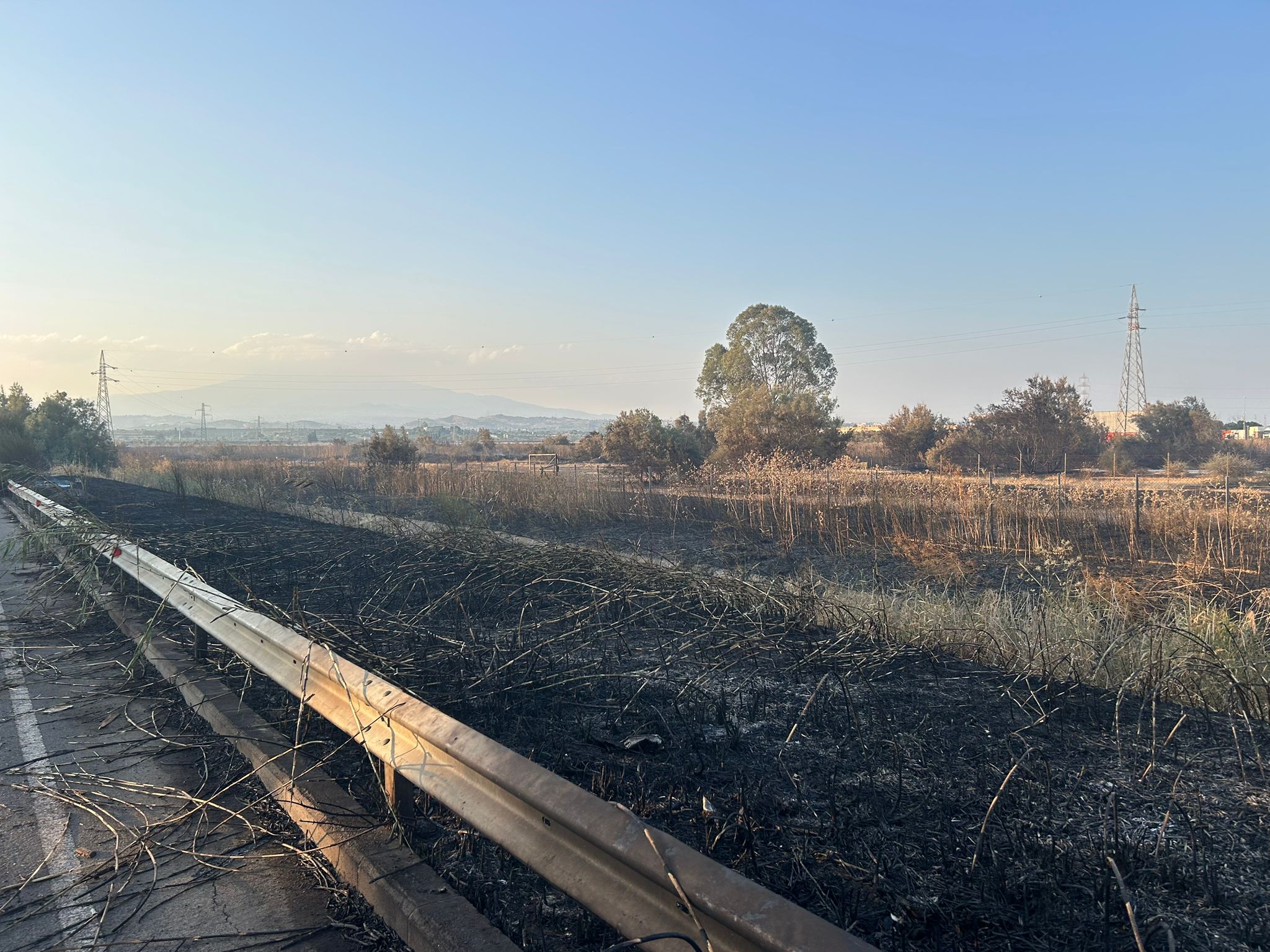 EMERGENZA INCENDI NEL CATANESE: OLTRE 100 INTERVENTI, DIPENDENTE DEL MAAS INTOSSICATO