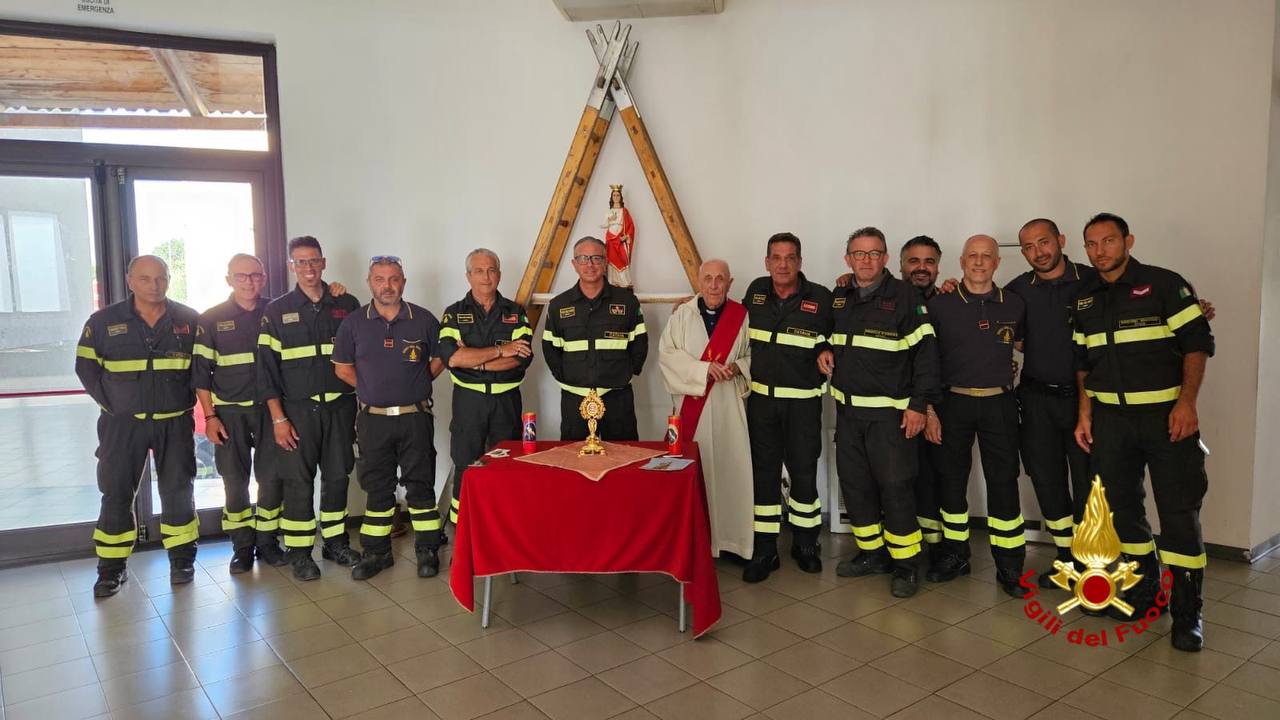 SANTA BARBARA VISITA I SUOI FIGLI IN DIVISA DEI VIGILI DEL FUOCO AI DISTACCAMENTI DI CATANIA NORD E SUD