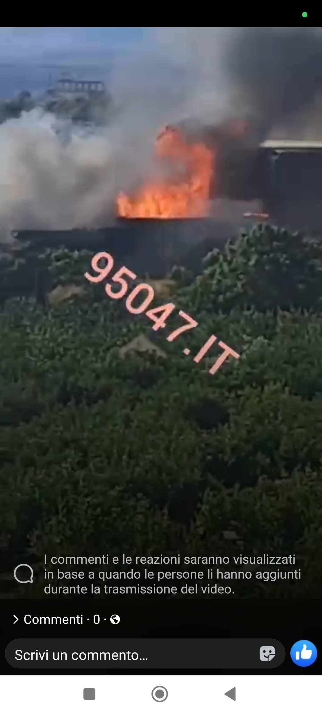 INCENDIO A PATERNÒ, FIAMME DEVASTANO DUE CAPANNONI: INTOSSICATI DUE POMPIERI