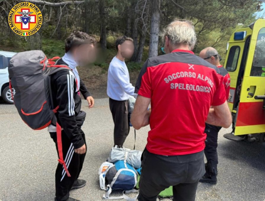 Smarriti sull’Etna tra roccia e lava: due escursionisti salvati dopo ore di paura