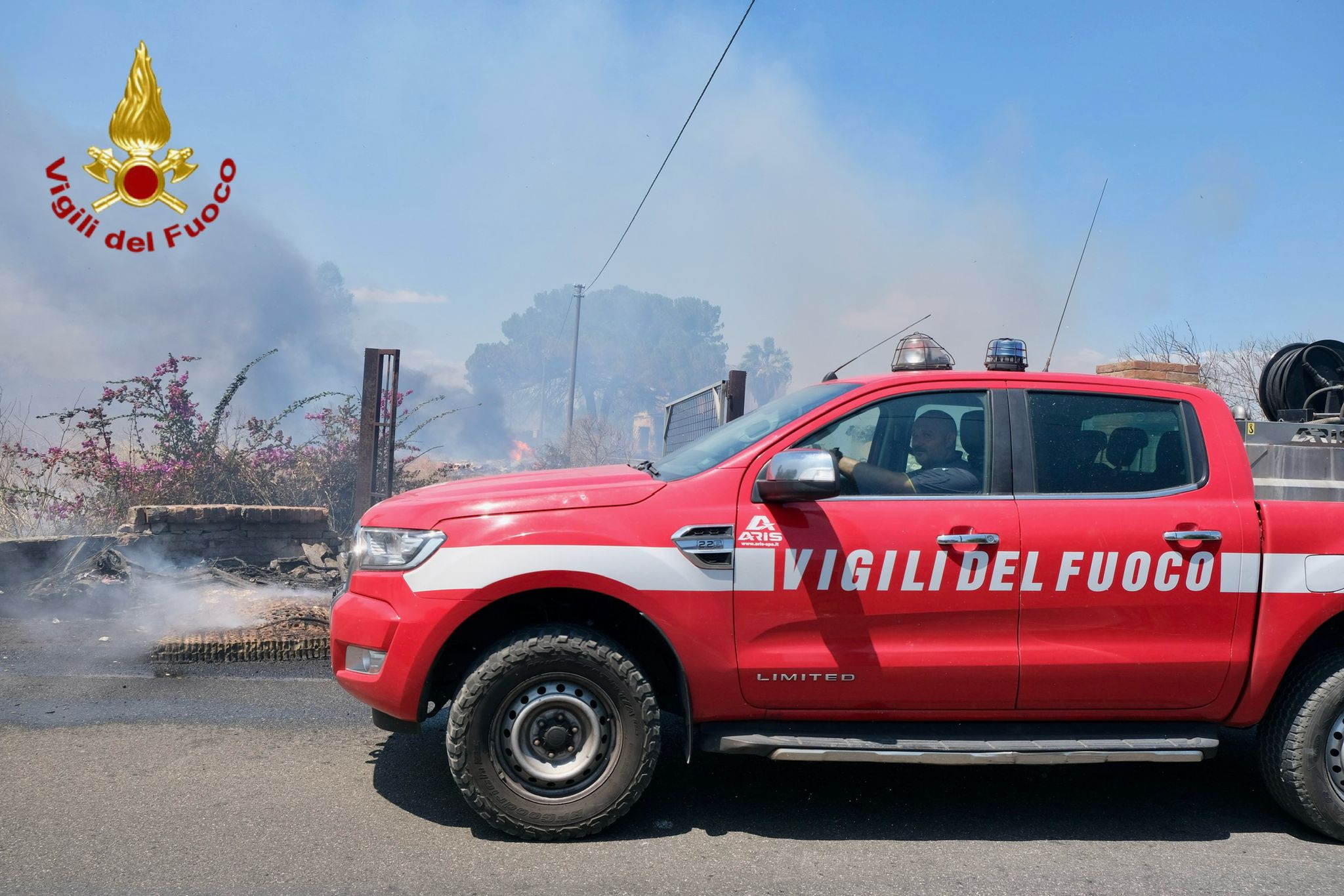ULTIM’ORA – Incendi a Catania, disagi sulla tangenziale: traffico bloccato tra A19 e Asse dei Servizi