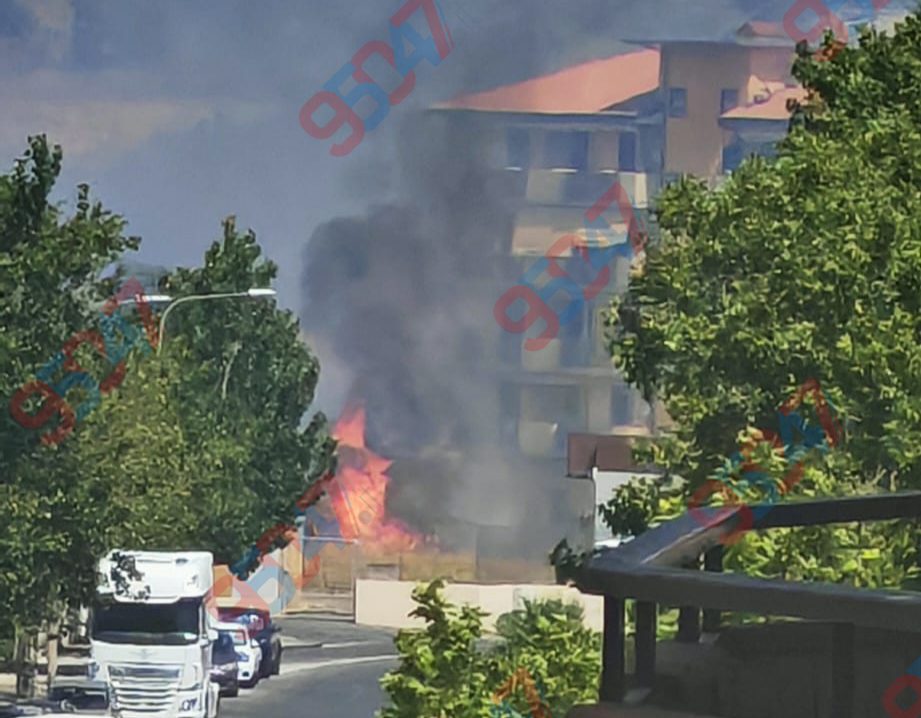 INCENDI TRA PATERNÒ E BELPASSO: CAPANNONI IN FIAMME, CANADAIR ED ELICOTTERI IN AZIONE. EMERGENZA ANCORA IN CORSO