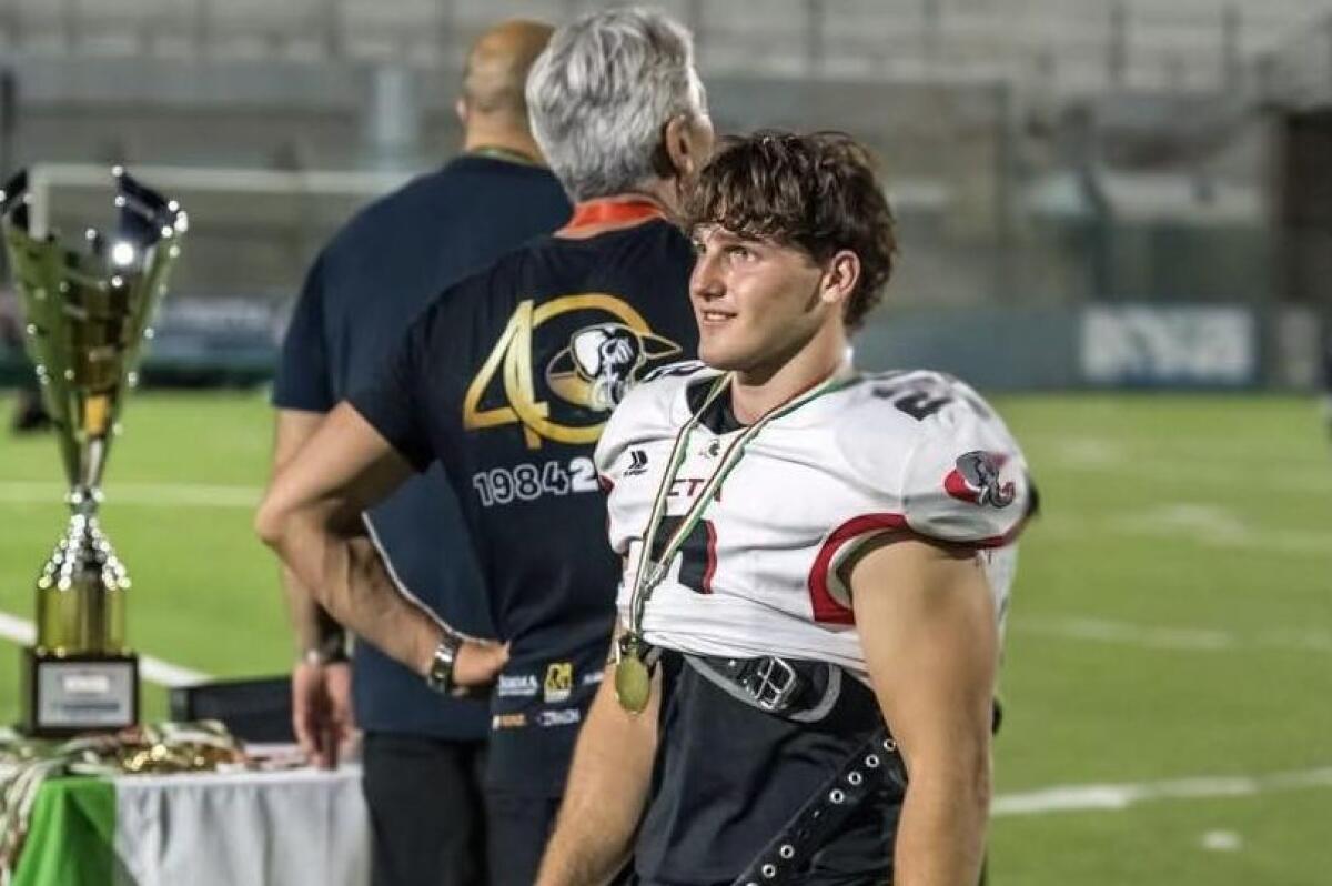 Acicastello in lutto: domani i funerali di Francesco Aronica, il 22enne morto a Polignano a Mare - 