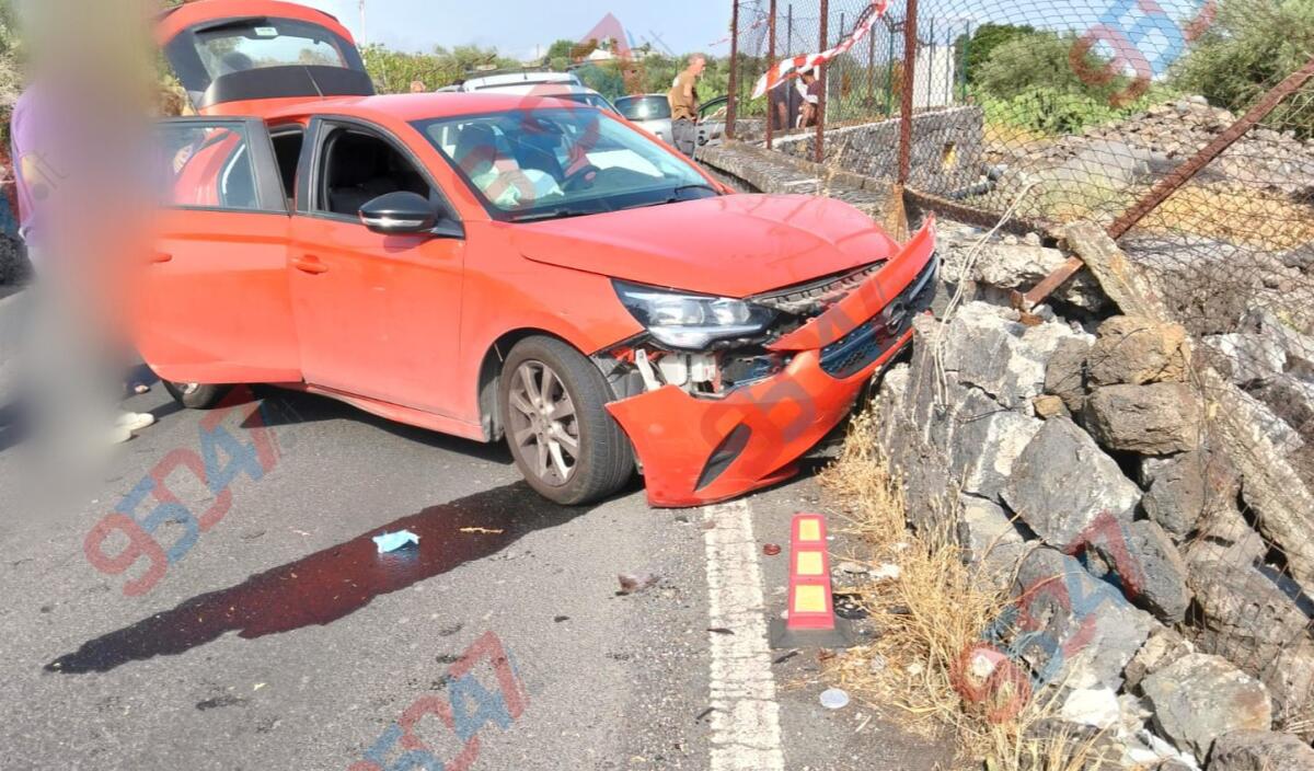 Incidente sulla Provinciale Paternò-Belpasso: feriti i due conducenti, un uomo e una donna - 