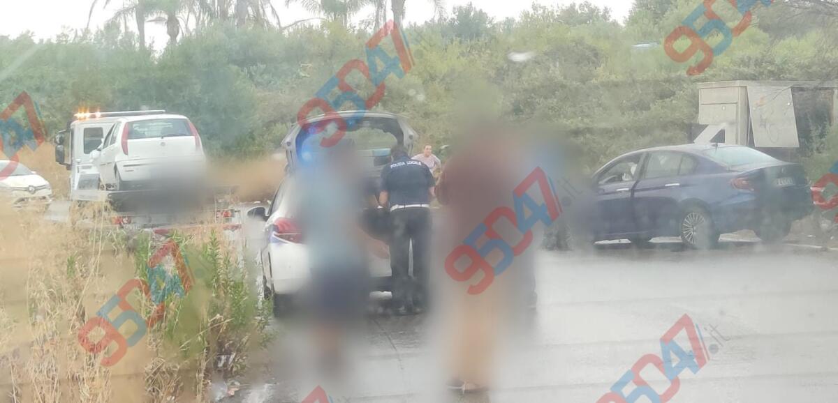 Belpasso, violento impatto tra due auto sulla SP 15: esplodono gli airbag - 