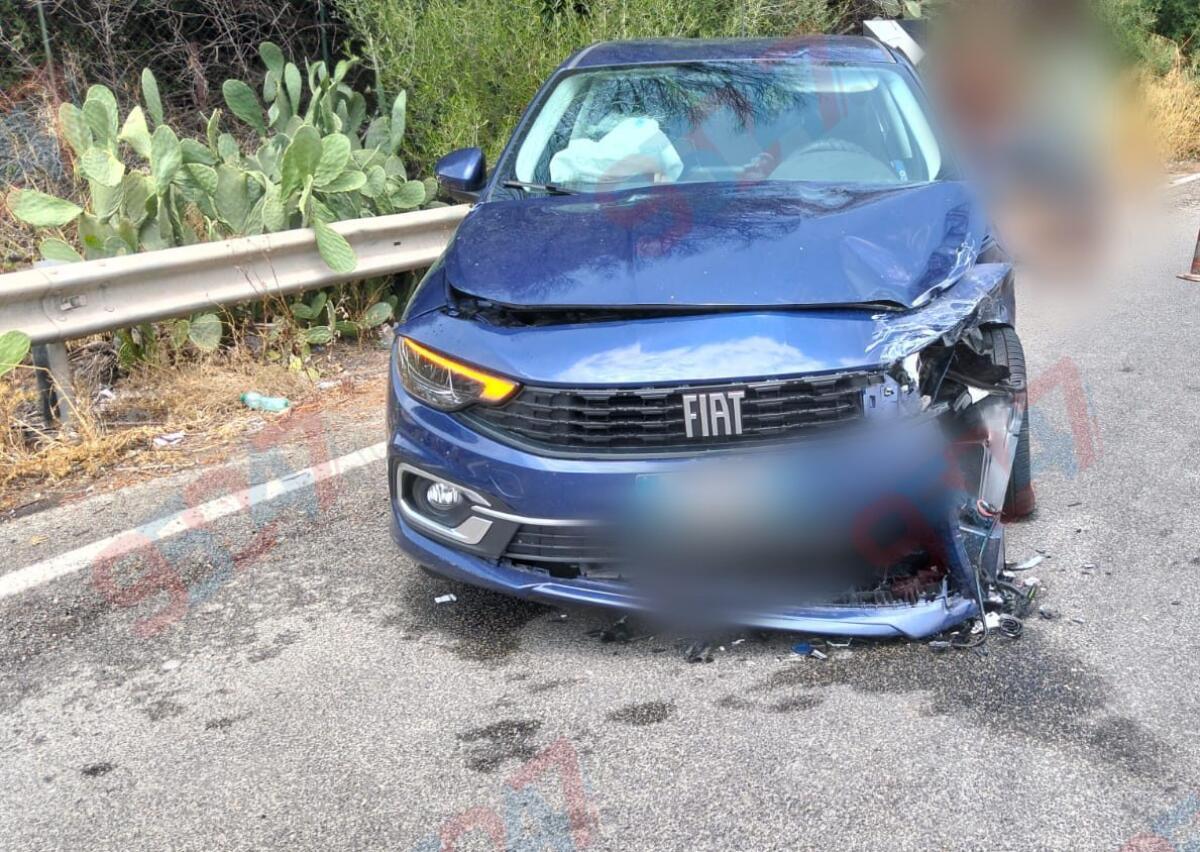Belpasso, paura sulla provinciale 15: scontro  tra due auto, due feriti - 