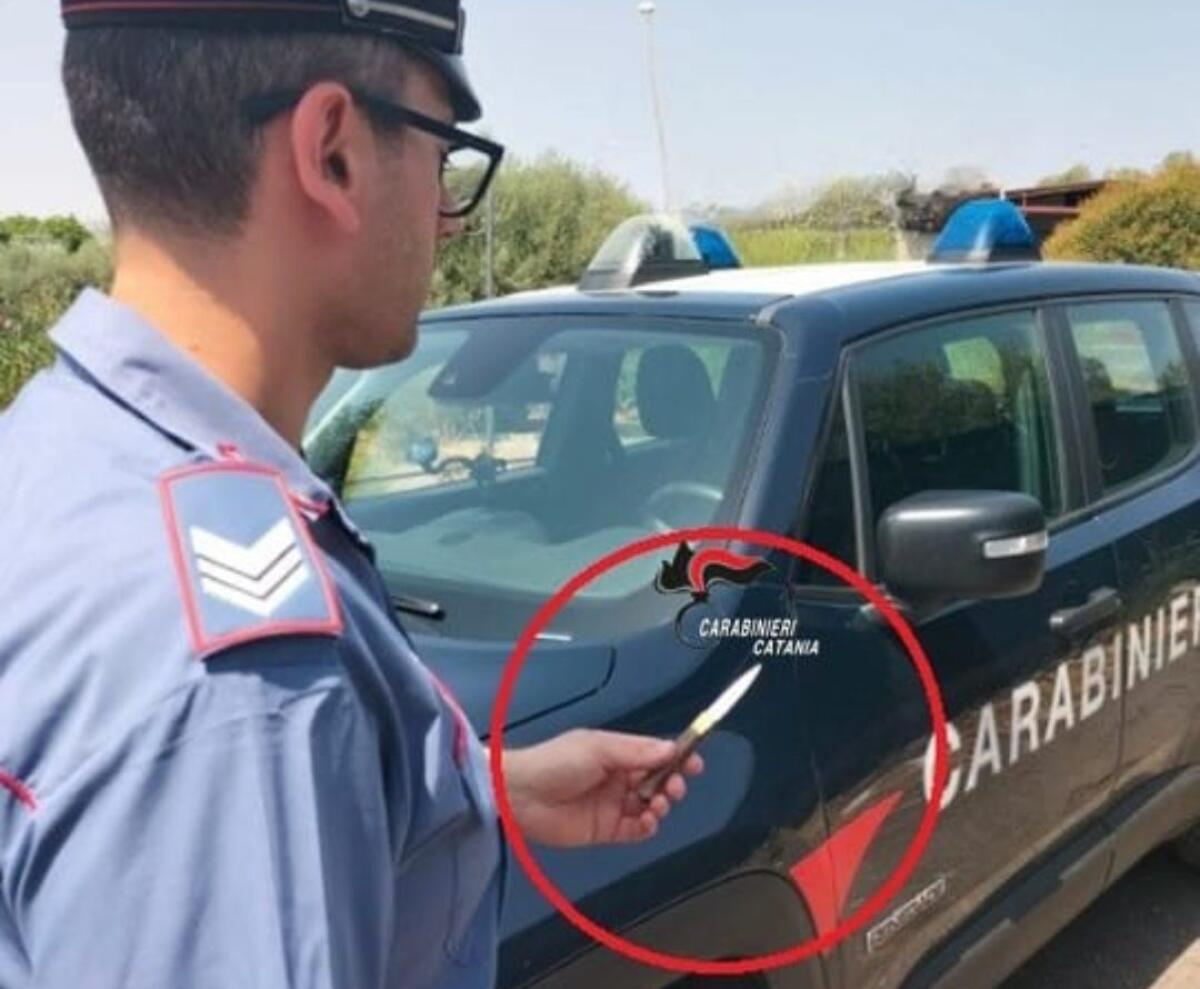 Santa Maria di Licodia, controlli dei Carabinieri: denunciato 33enne con coltello e segnalato 23enne per droga - 