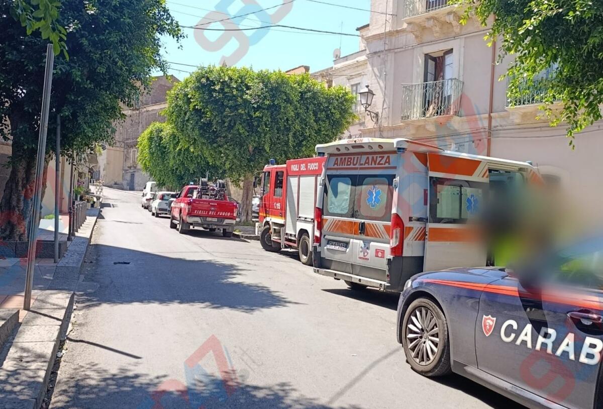 Paternò, Uomo trovato morto in casa: non rispondeva ai parenti da giorni - 