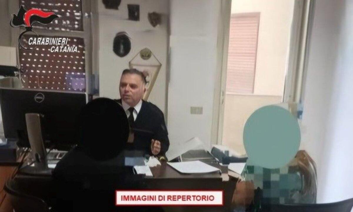 MISTERBIANCO, DAL 2018 ESTORCEVA DENARO AI GENITORI: 45ENNE ARRESTATO DAI CARABINIERI - 