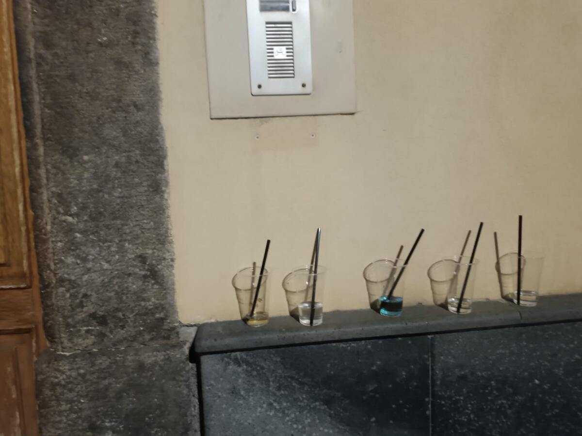 SEGNALAZIONE DEI NOSTRI UTENTI – PATERNÒ, DEGRADO E INCIVILTÀ SUL SAGRATO DEL CONVENTO DEI FRATI CAPPUCCINI: “DOV’È IL SENSO CIVICO?” - 