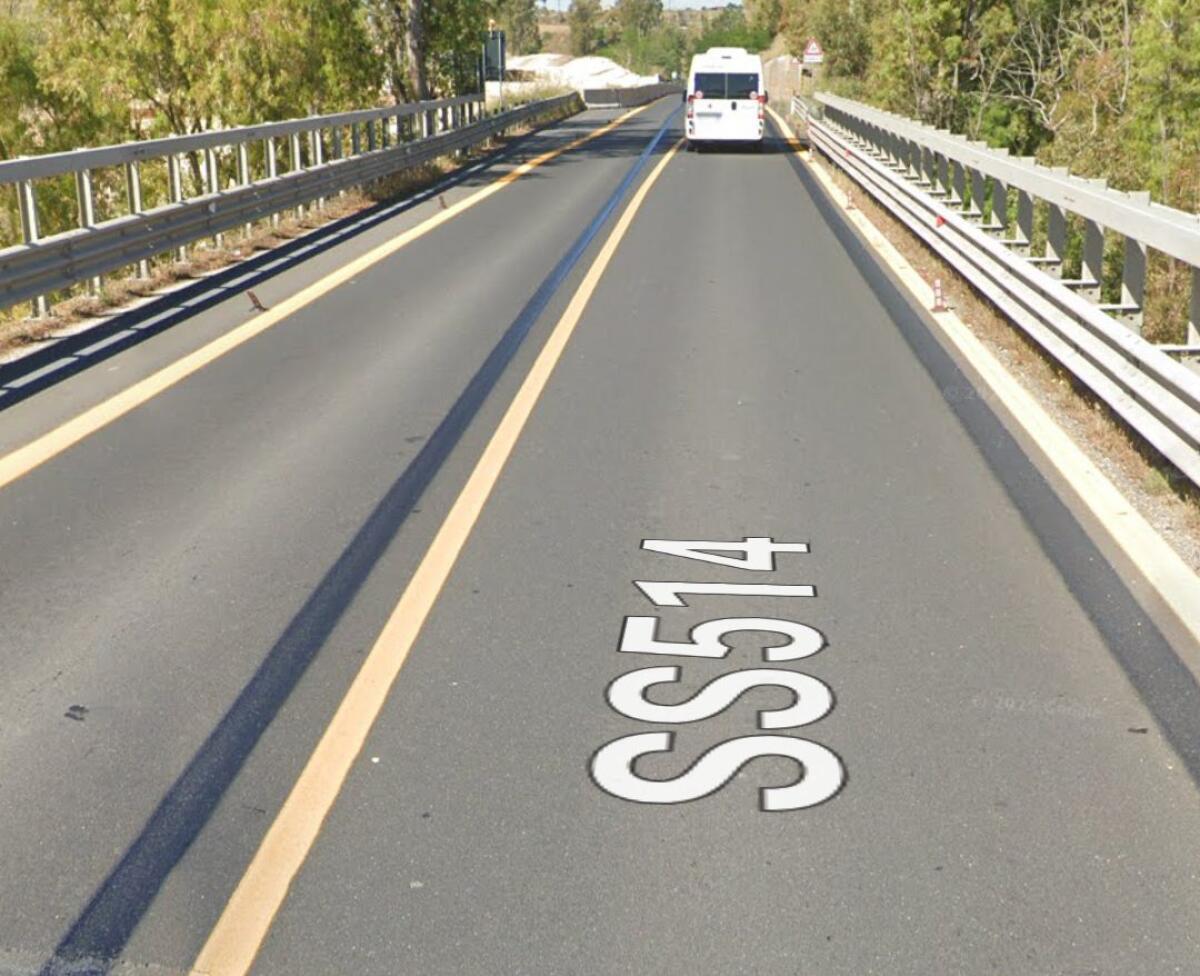 SCONTRO TRA DUE AUTO SULLA STATALE 514 A LICODIA EUBEA: UN MORTO, TRAFFICO PARALIZZATO - 