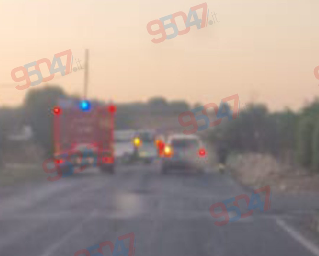 BELPASSO, INCIDENTE SULLA SP 229/1 VICINO AL CENTRO COMMERCIALE: FERITI IN UNO SCONTRO TRA FURGONE E AUTO