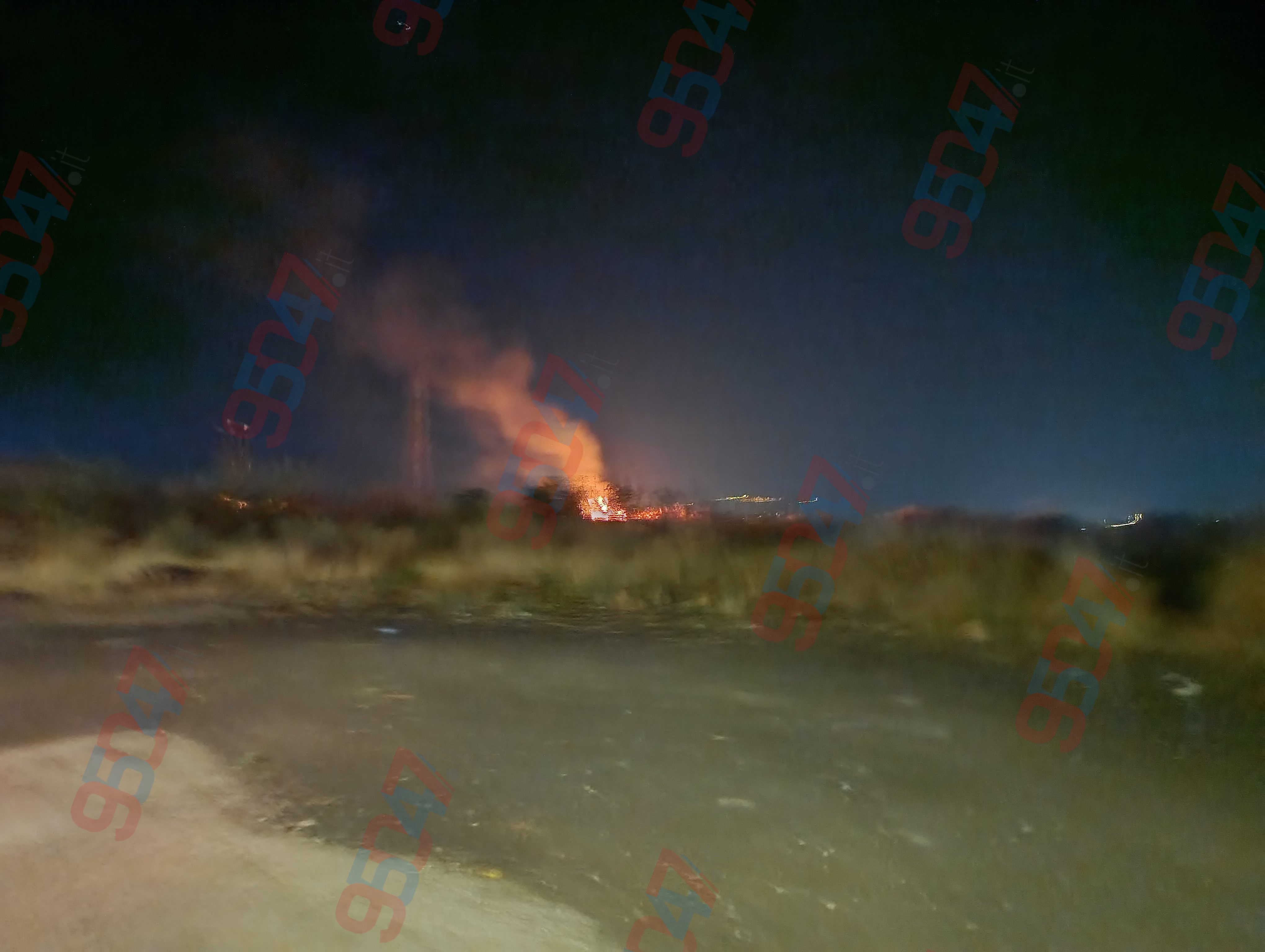 STERPAGLIE IN FIAMME TRA BELPASSO E PATERNÒ IN CONTRADA GIACONIA