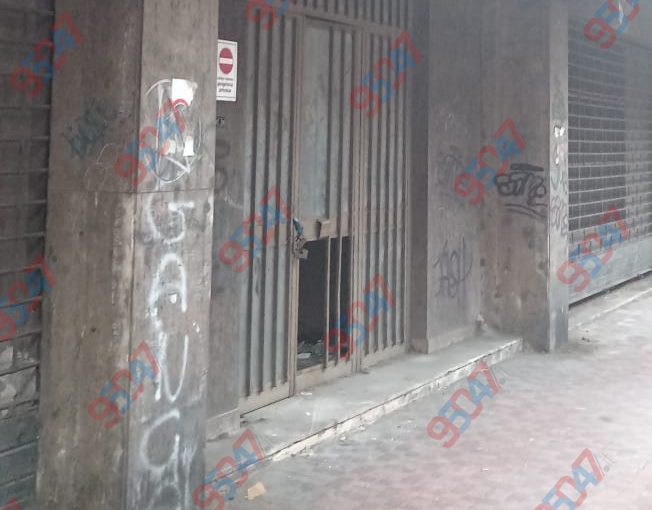 Segnalazione a Paternò: edificio al piano terra trasformato in zona franca per vandali
