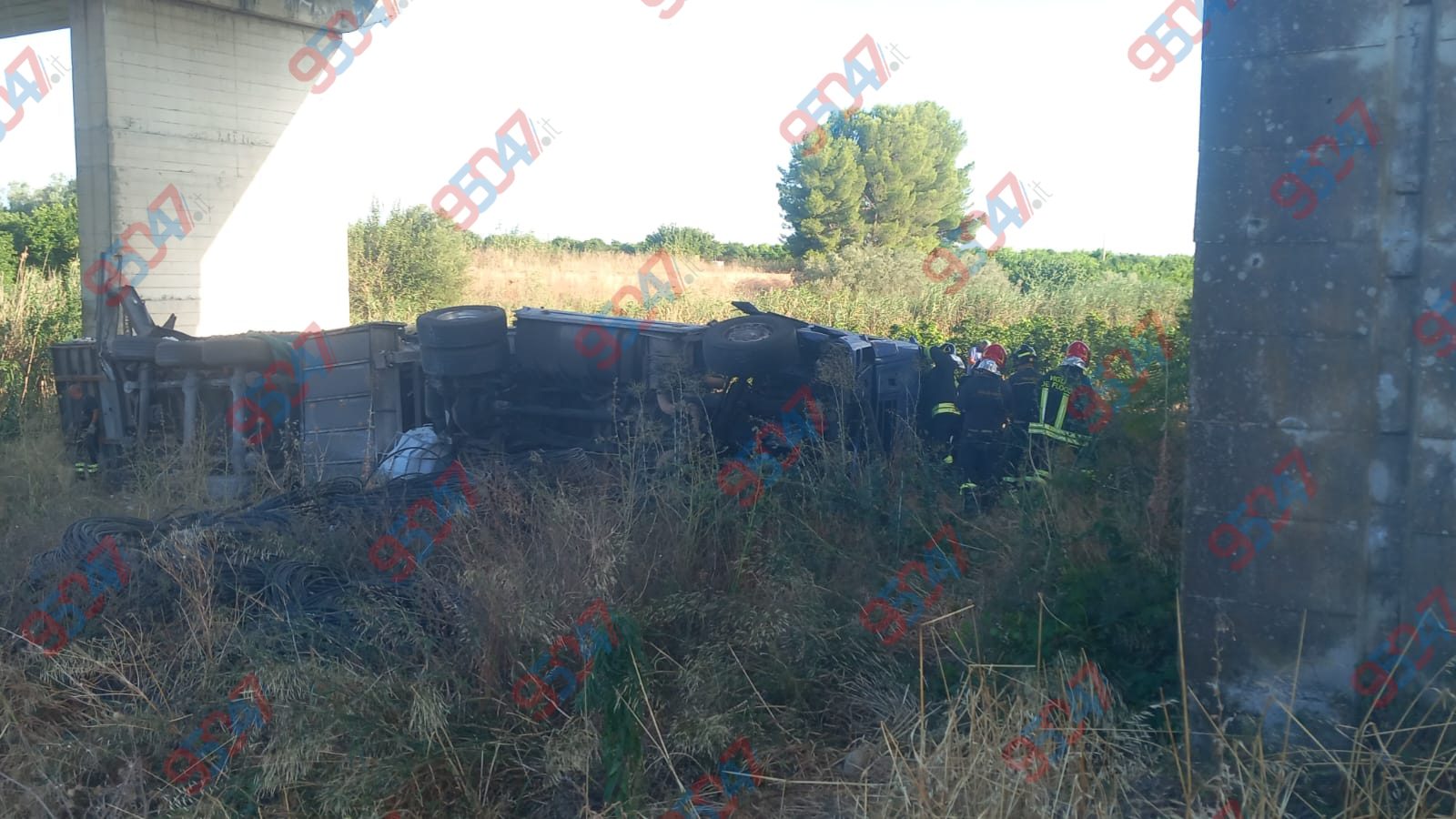 GRAVE INCIDENTE SULLA A19: CAMION PRECIPITA, CONDUCENTE IN GRAVI CONDIZIONI TRASFERITO IN ELISOCCORSO AL CANNIZZARO