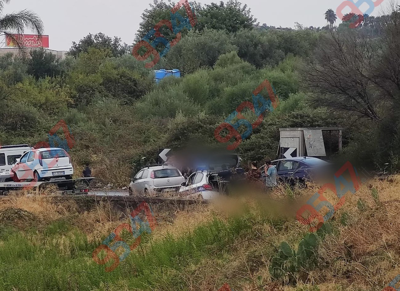 Belpasso, violento impatto tra due auto sulla SP 15: esplodono gli airbag