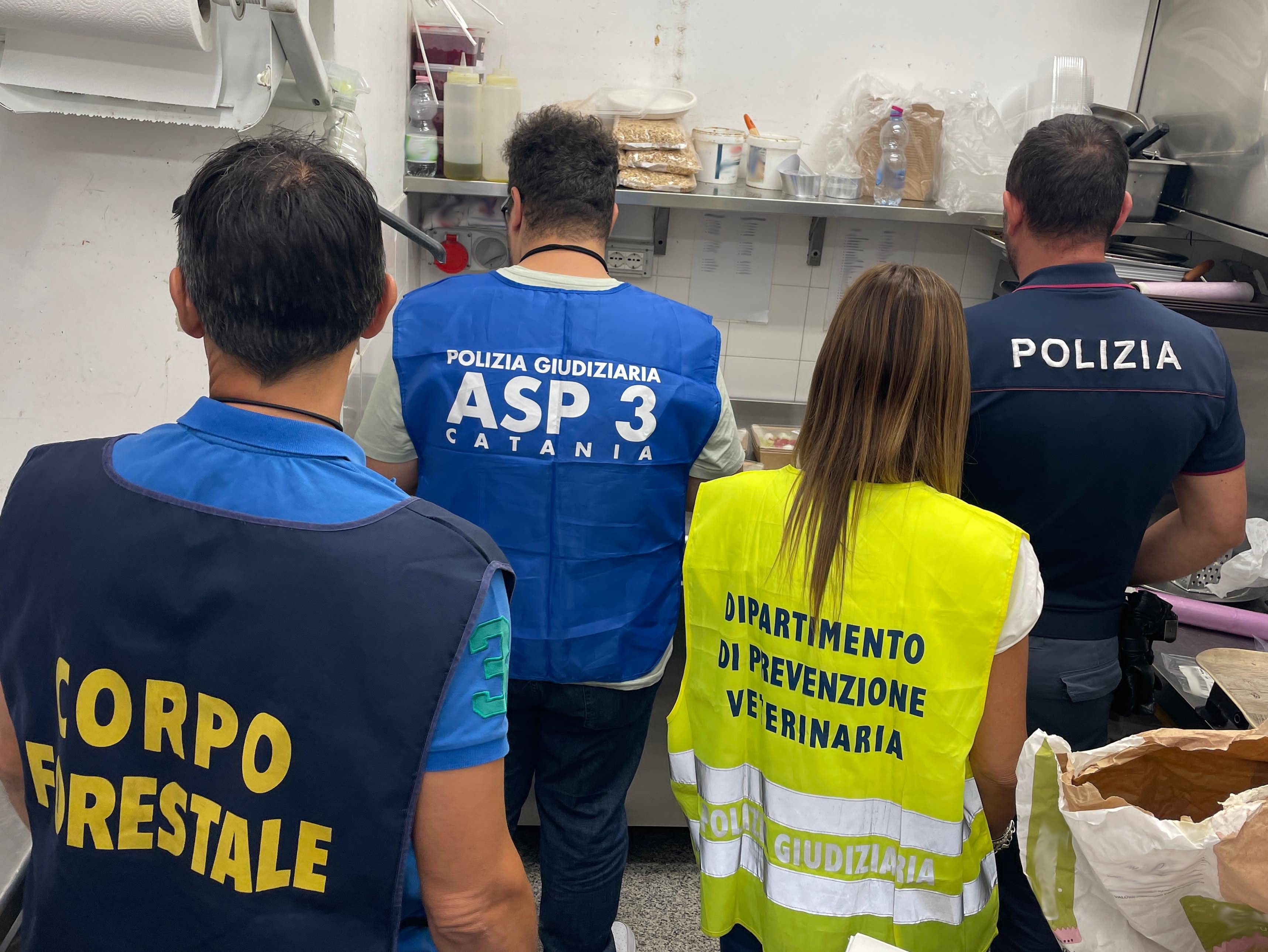 AEROPORTO DI CATANIA, TASK FORCE IN AZIONE: 3 BAR CHIUSI PER BLATTE E IGIENE SHOCK, MA ALTRI 3 SUPERANO I CONTROLLI