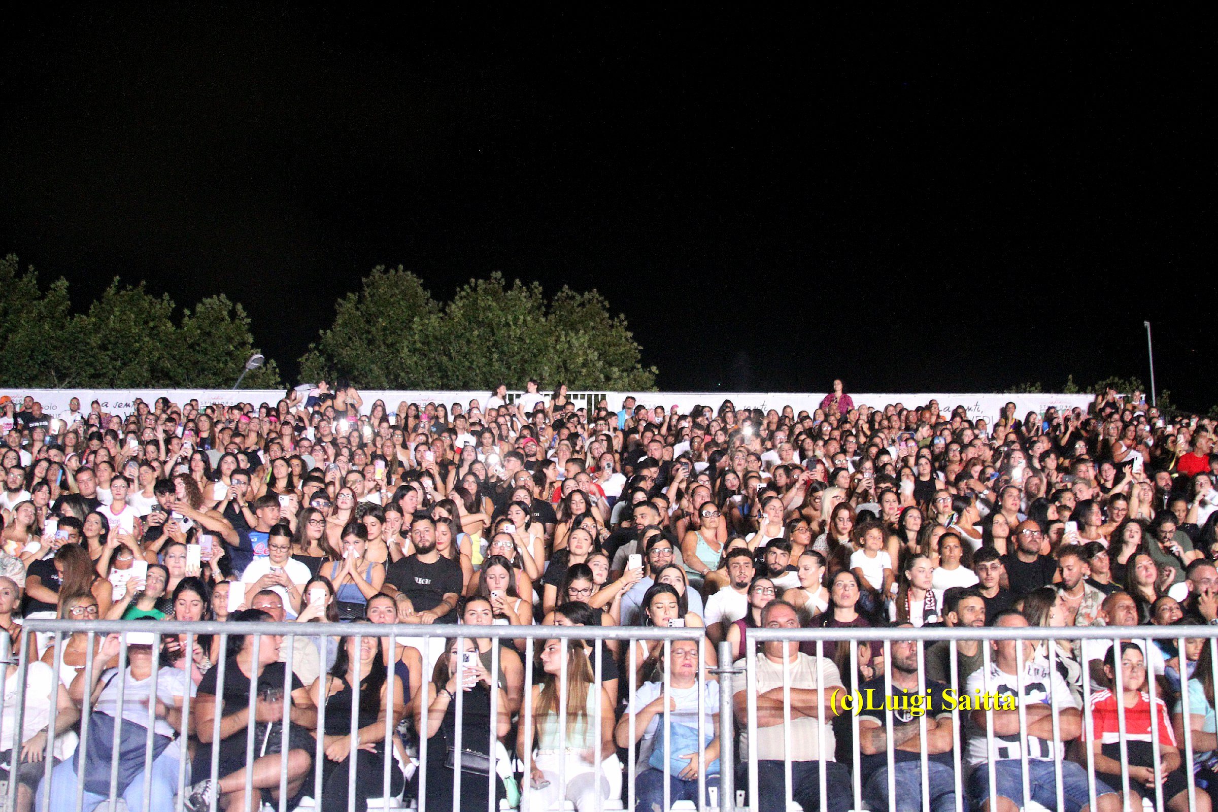 CATANIA: ROSARIO MIRAGGIO CANTA E INCANTA ALLA VILLA BELLINI – LE FOTO
