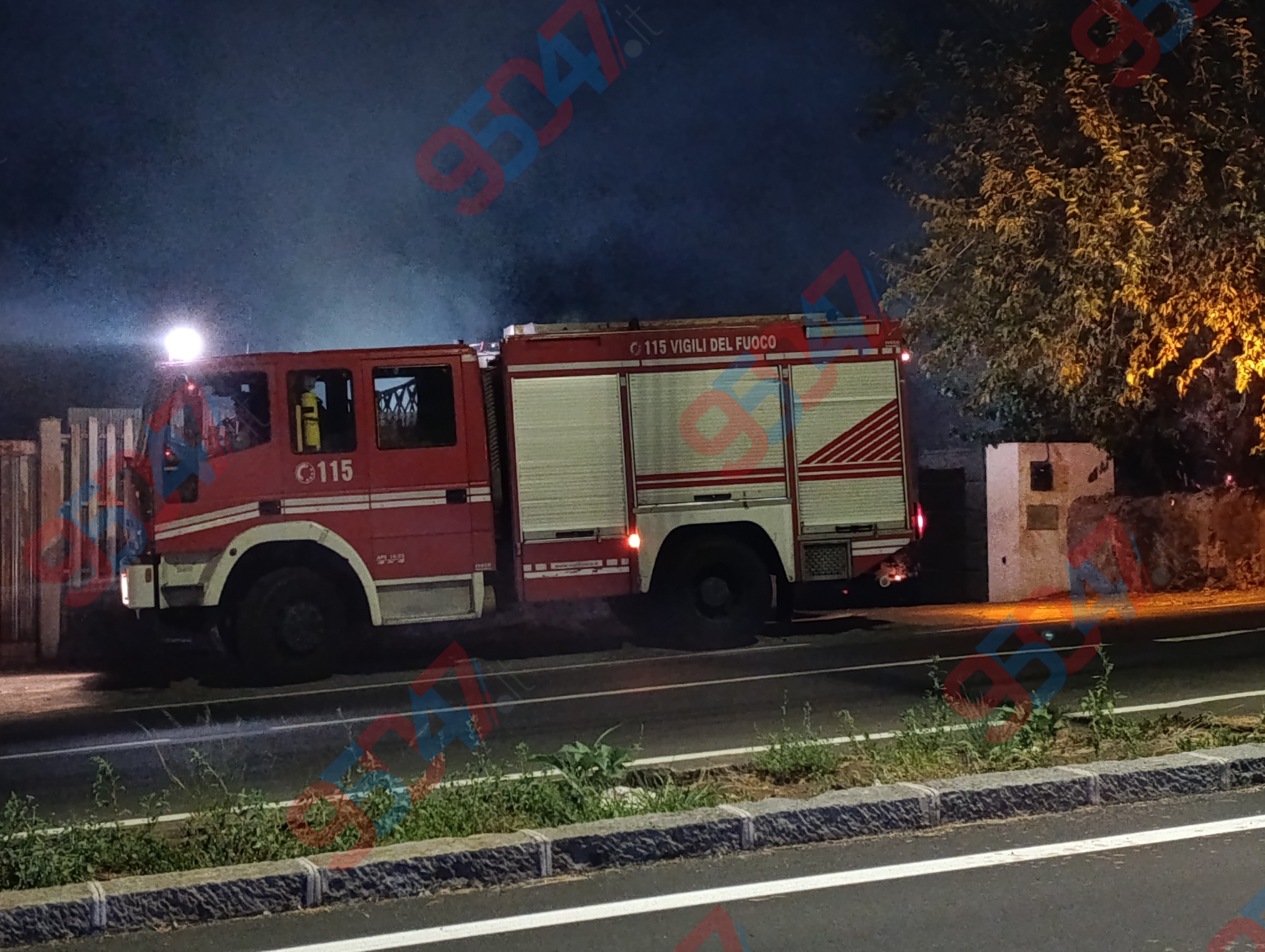 PATERNO', INCENDIO DI STERPAGLIE IN VIA ARTI E MESTIERI: LA MISERICORDIA LANCIA L’ALLARME