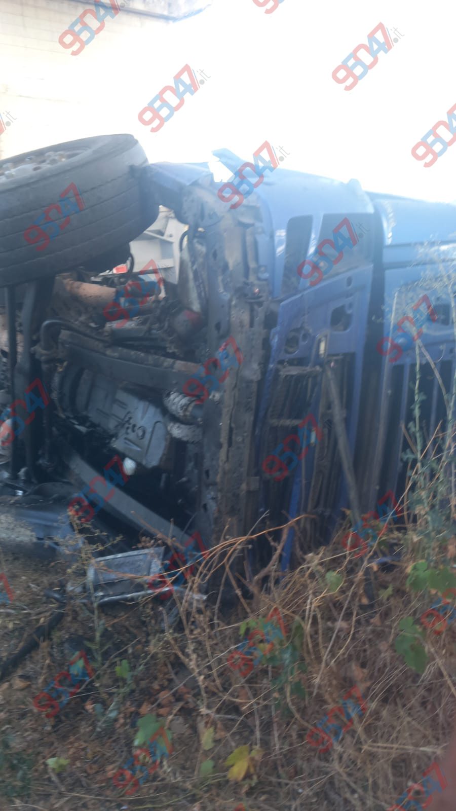 GRAVE INCIDENTE SULLA CATANIA-PALERMO: CAMION PRECIPITA NEI PRESSI DELLO SVINCOLO GERBINI, ELISOCCORSO SUL POSTO