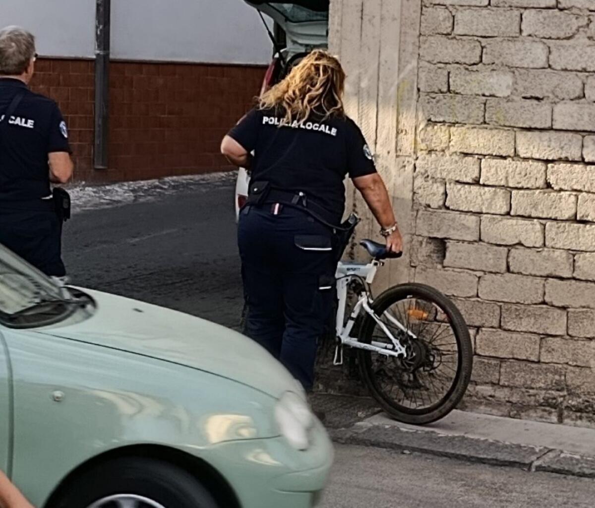 Paternò, scontro tra auto e bicicletta: feriti due minorenni - 