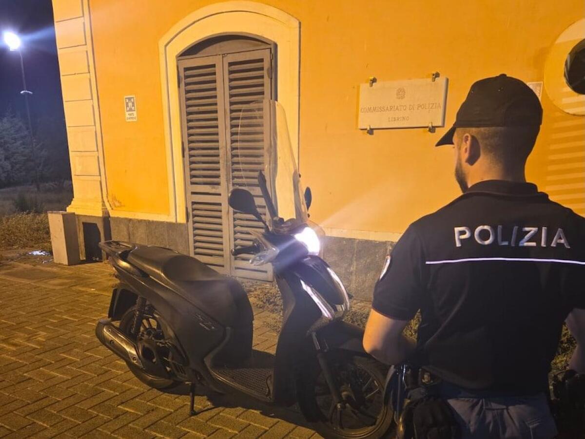 Catania, va in Commissariato per l’obbligo di firma a bordo di uno scooter rubato: denunciato 43enne - 