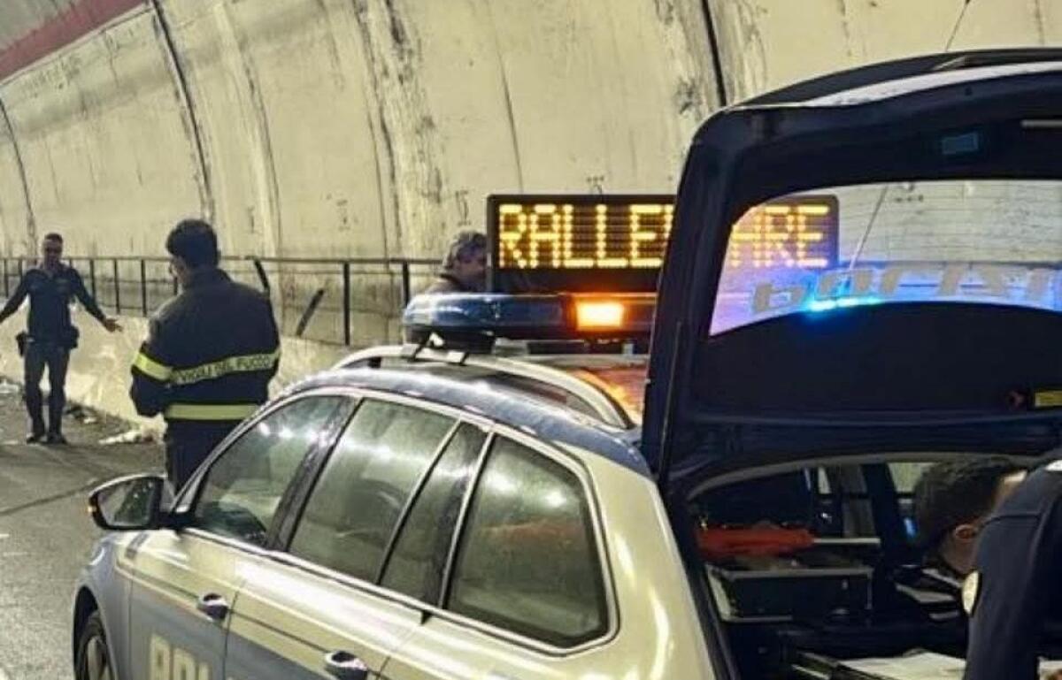 Incidente in autostrada CT–SR, galleria San Demetrio: auto ribaltata, code e traffico deviato - 