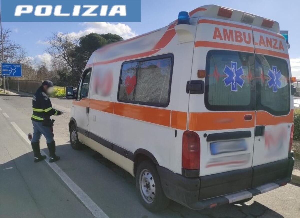 Milano, guidava un’ambulanza senza patente: denunciato 49enne recidivo - 