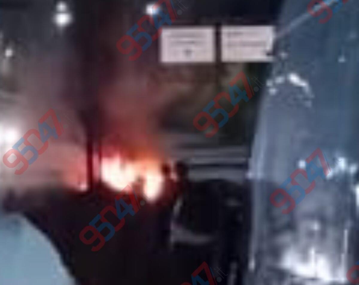 Catania, grave incidente all’alba sulla circonvallazione: auto contro il guard-rail e prende fuoco. Le foto - 