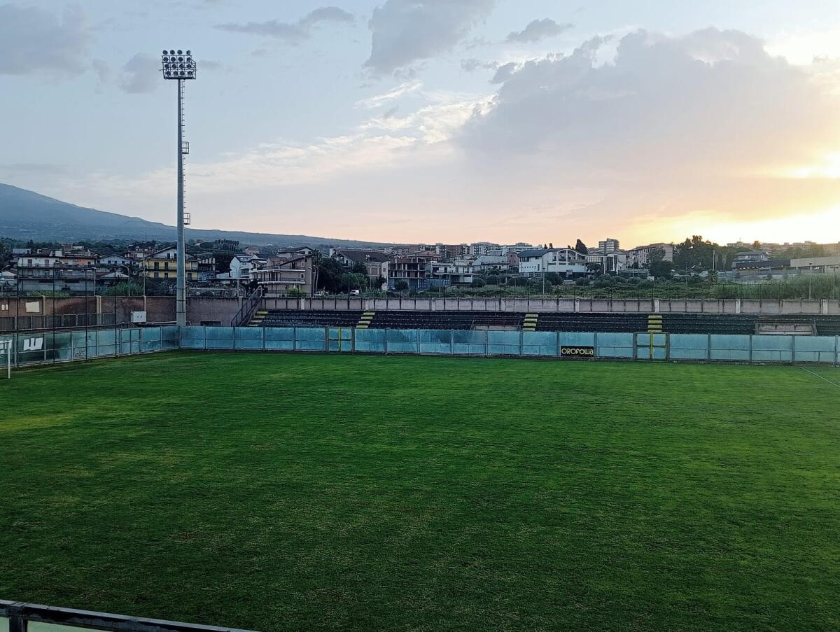 STADIO FALCONE-BORSELLINO DI PATERNÒ: LAVORI DI RIQUALIFICAZIONE COMPLETATI, MA LA PRIMA GARA DI SERIE D SI GIOCA A LENTINI - 