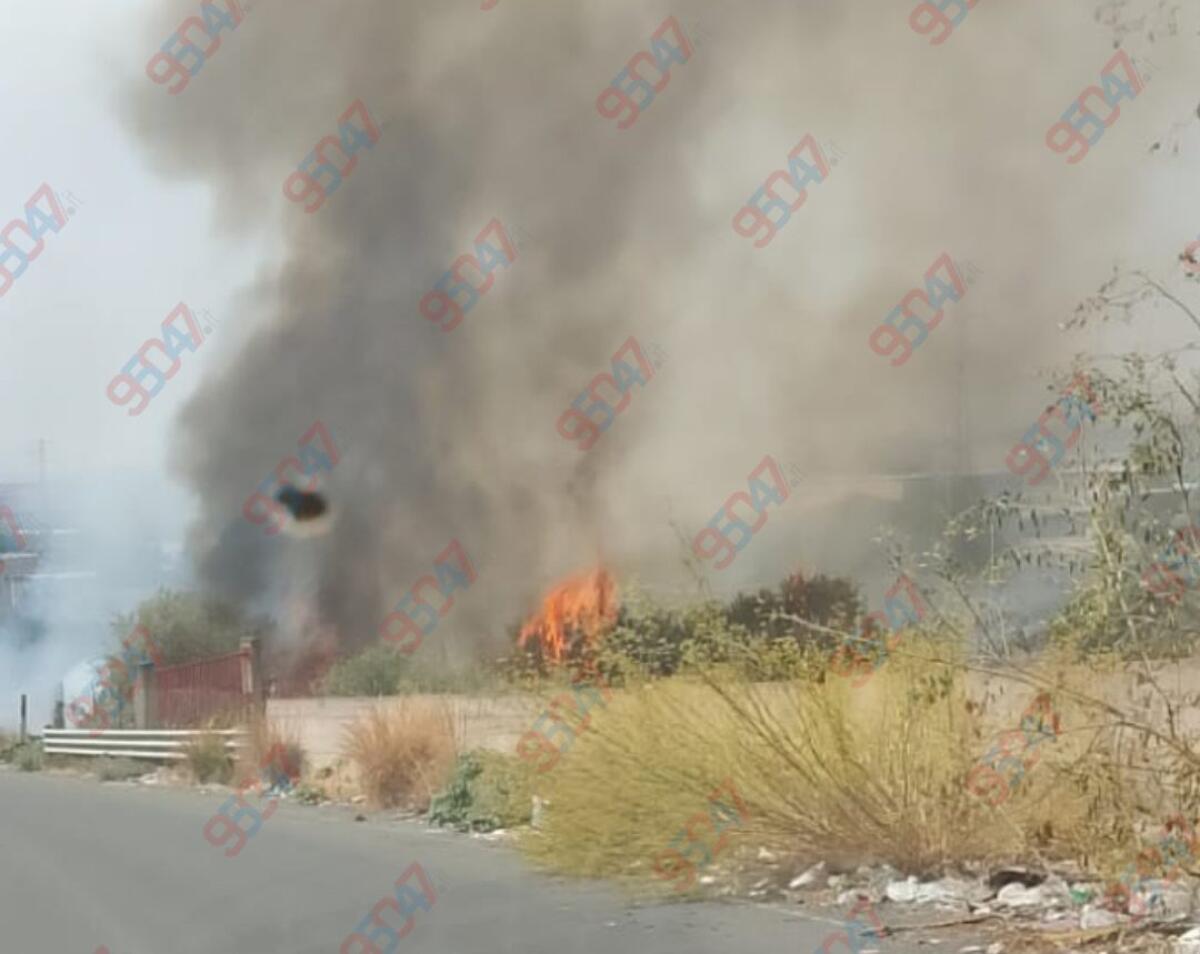 Paternò, incendio in contrada Tre Fontane: fiamme e fumo visibili da lontano - 