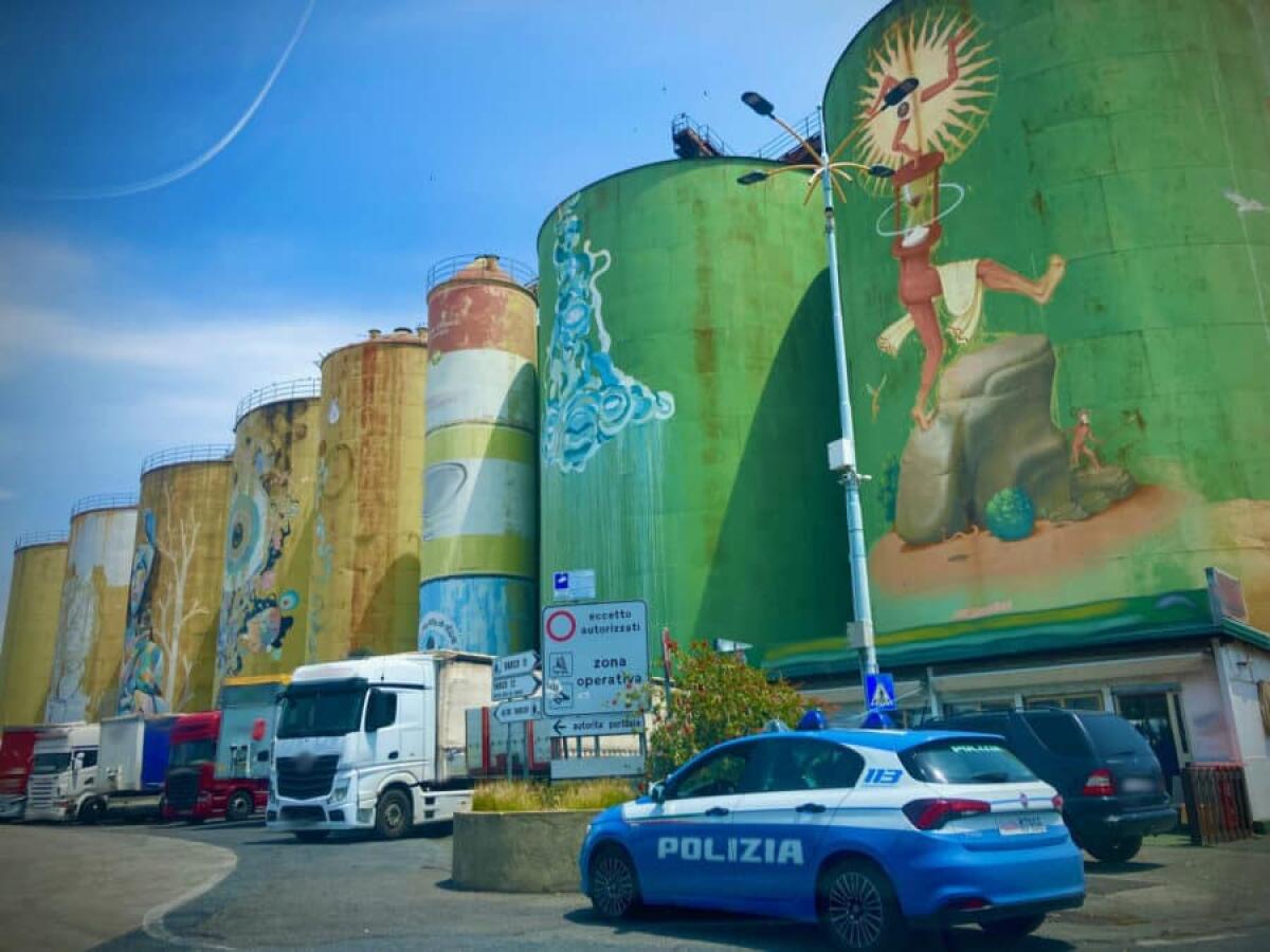 Catania, furti ai semirimorchi nel porto: denunciati tre dipendenti di una ditta di autotrasporti - 