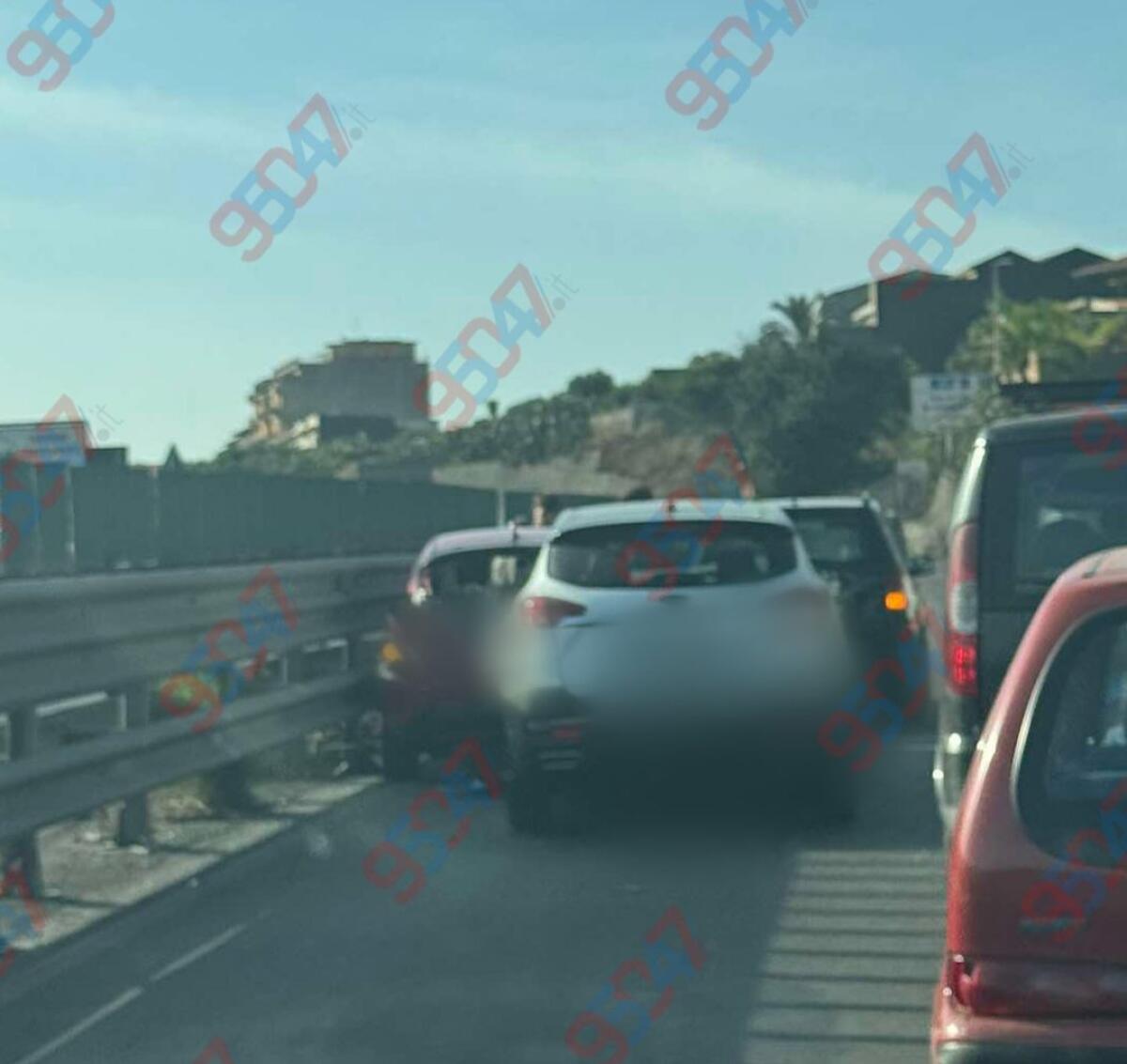 Tamponamento a catena sulla SS121, traffico in tilt e lunghe code - 