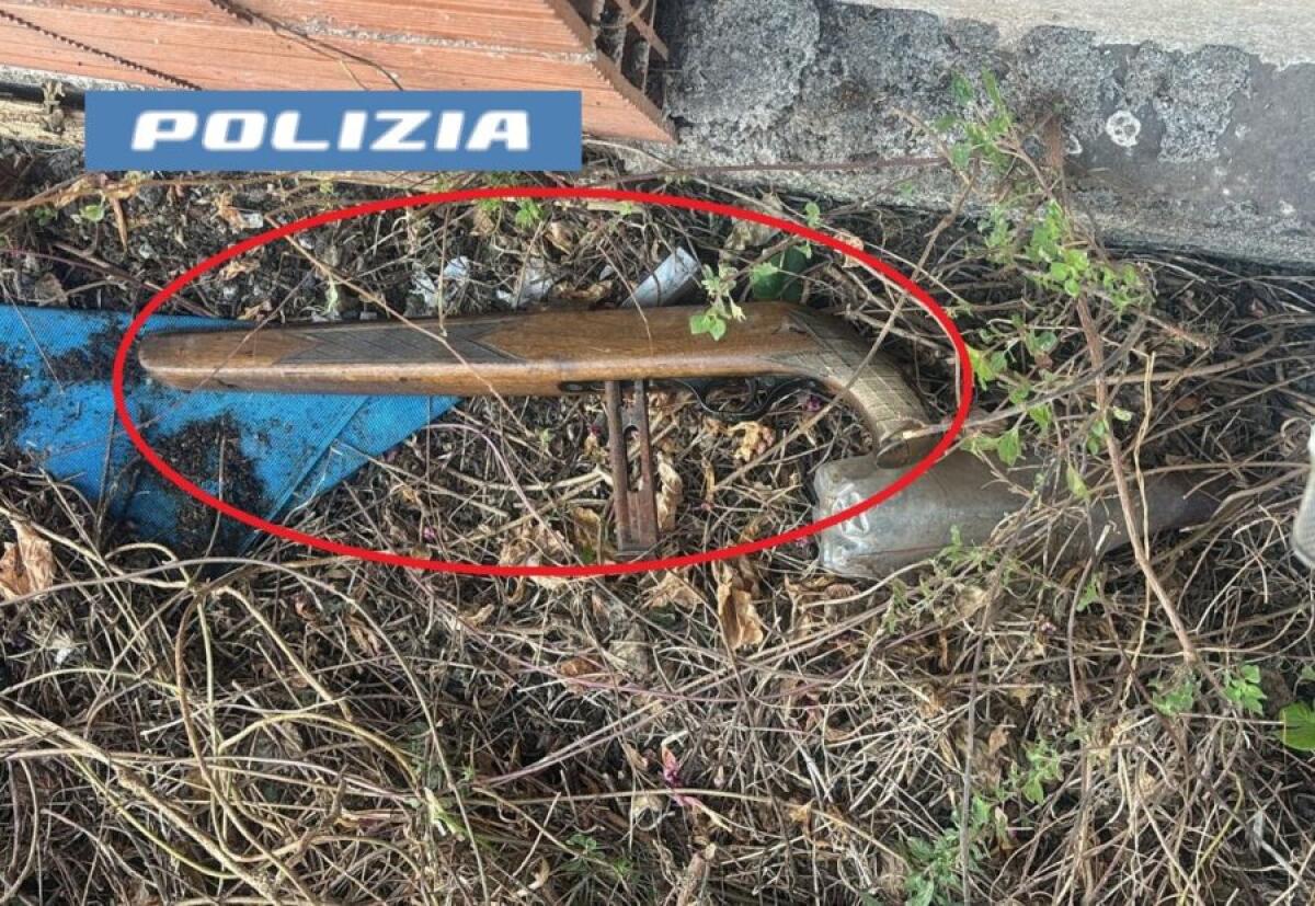 Catania, fucile a canna mozzata nascosto tra le sterpaglie a San Giovanni Galermo: arma rubata sequestrata dalla Polizia - 
