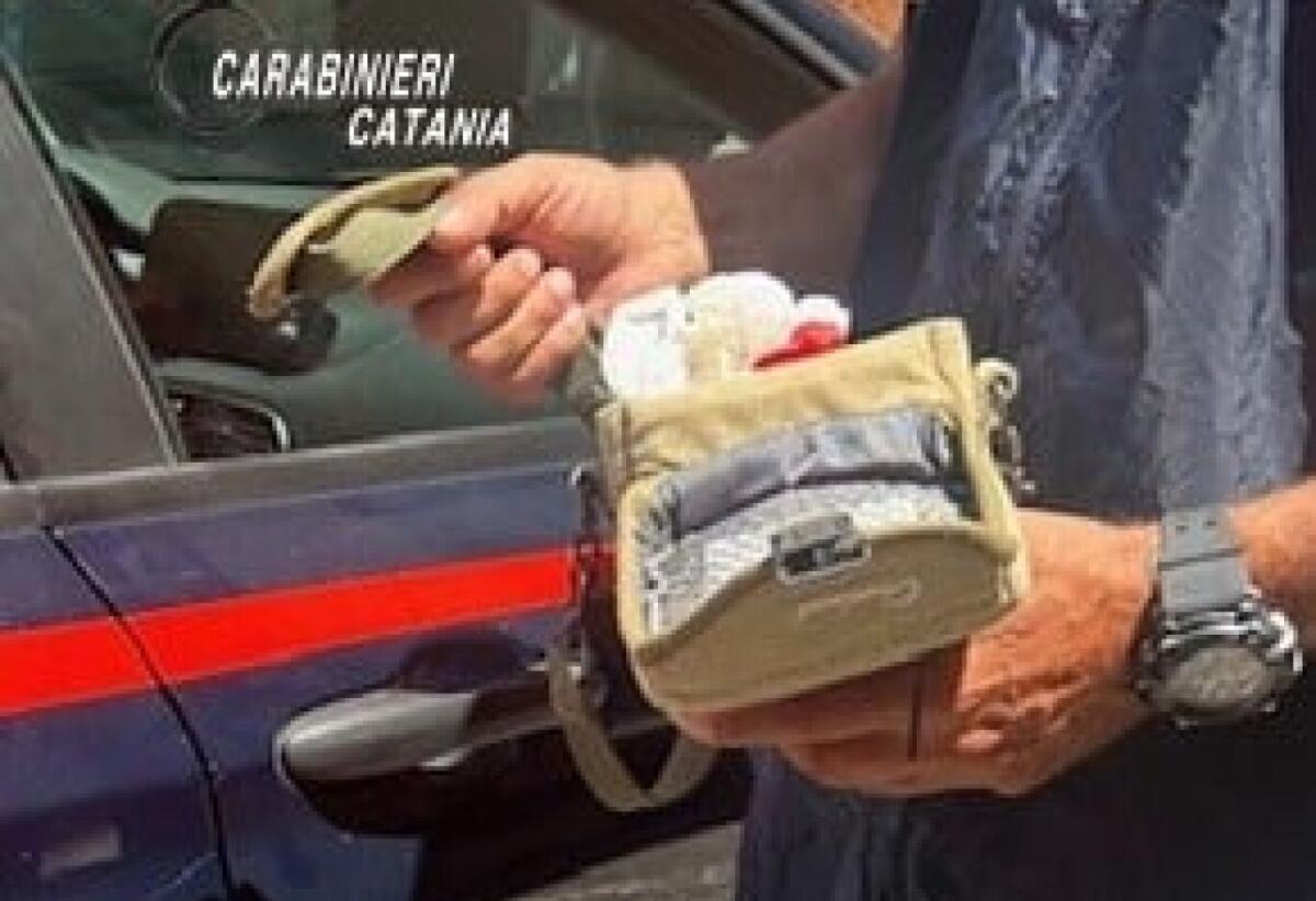 Paternò, 20enne denunciato per spaccio: marijuana nel marsupio e altra droga in casa - 