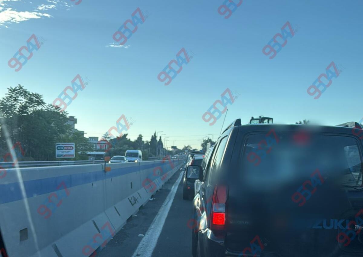 Superstrada 121, autobus fermo nei pressi di Motta Sant’Anastasia: lunghe code e disagi verso Catania - 