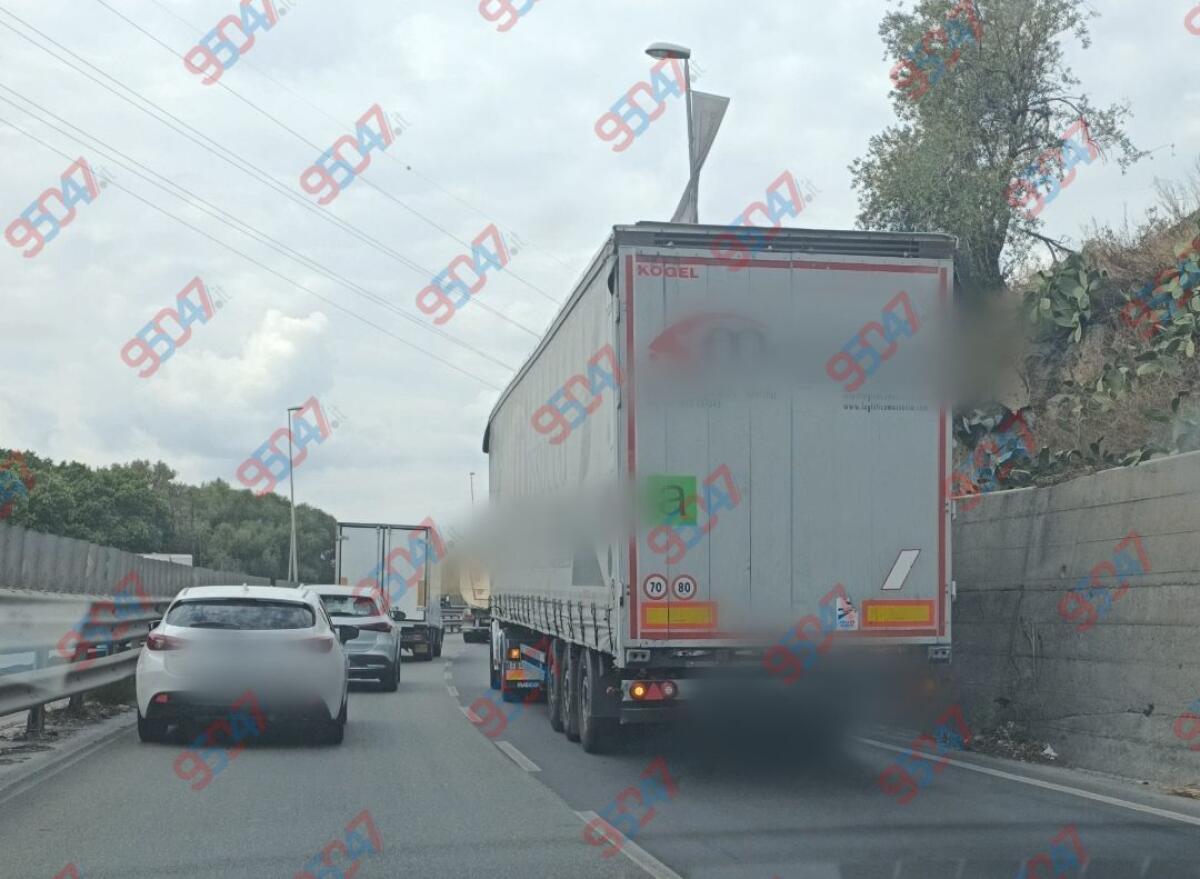 Superstrada 121: camion in panne nei pressi della “salita di Misterbianco”, traffico in tilt verso Paternò - 