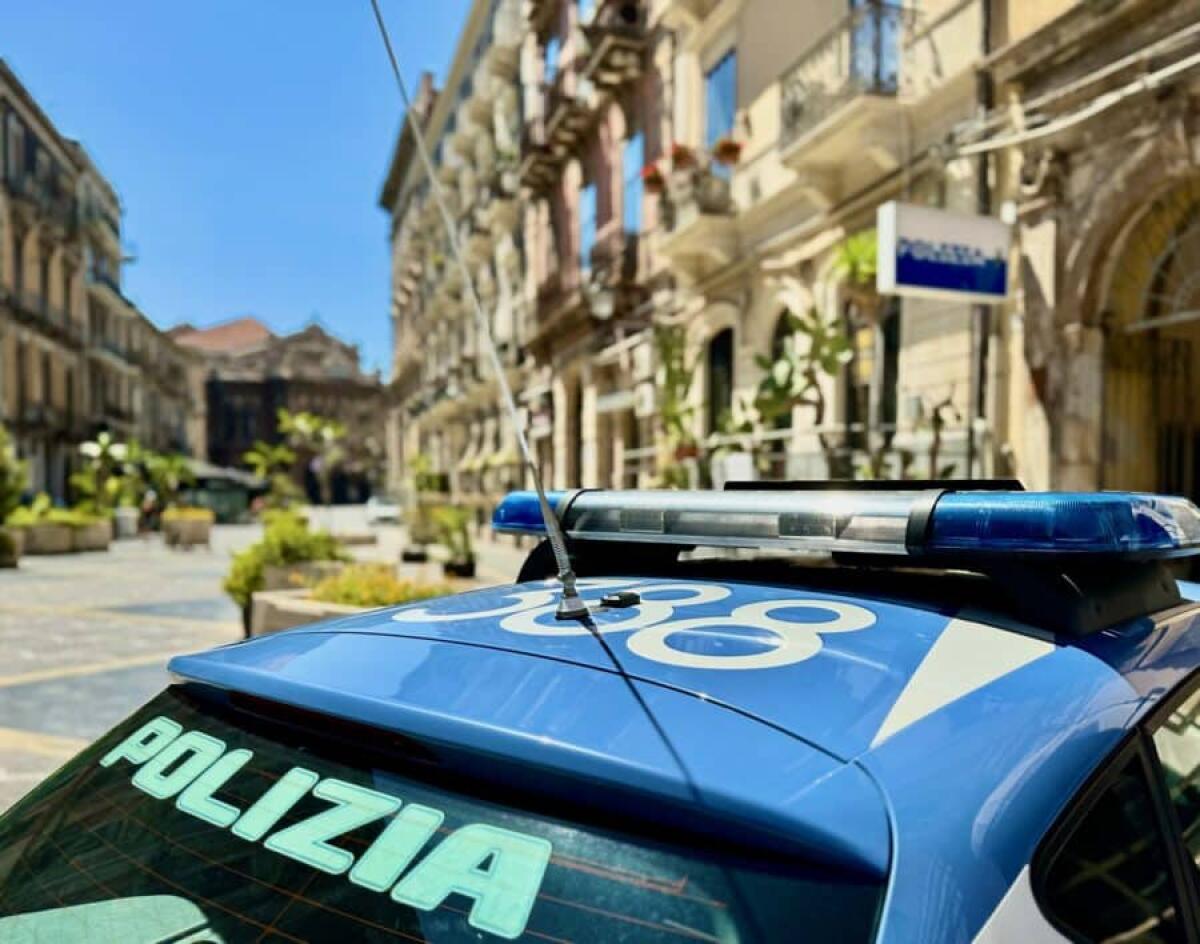 CATANIA. Si finge poliziotto e tenta di estorcere denaro a un 74enne: bloccato dalla vera Polizia - 