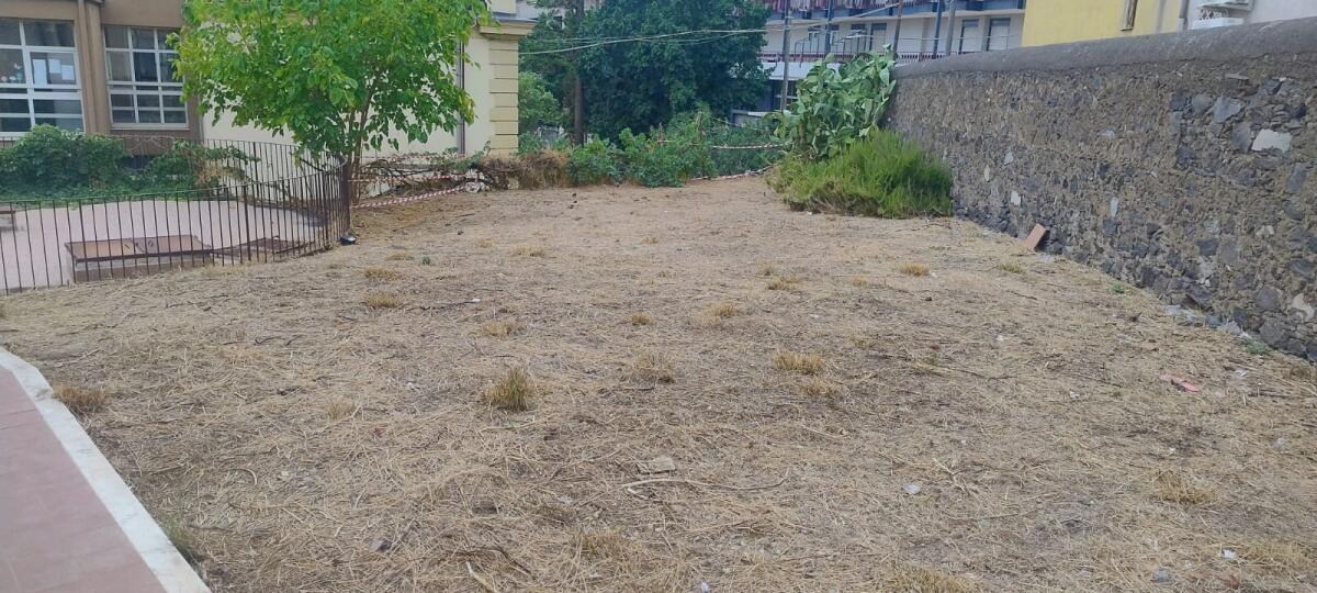 Paternò, ancora disagi per i piccoli alunni: stop alle lezioni al plesso Mons. Bellia dopo un guasto alle tubature - 