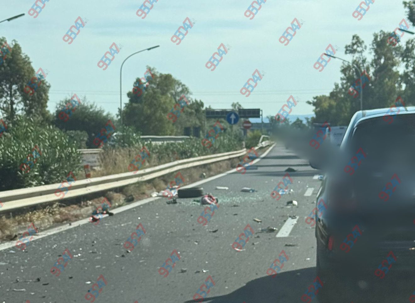 Incidente sull’A18 nel pomeriggio: scontro tra camion e auto nei pressi di Giardini Naxos