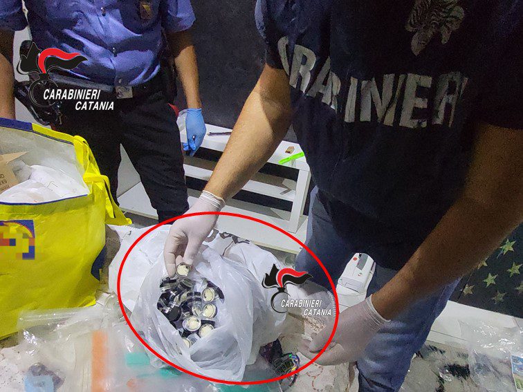 Maxi-sequestro a Catania: oltre 12 kg di droga nascosti in un monolocale, colpo da 200 mila euro alla criminalità