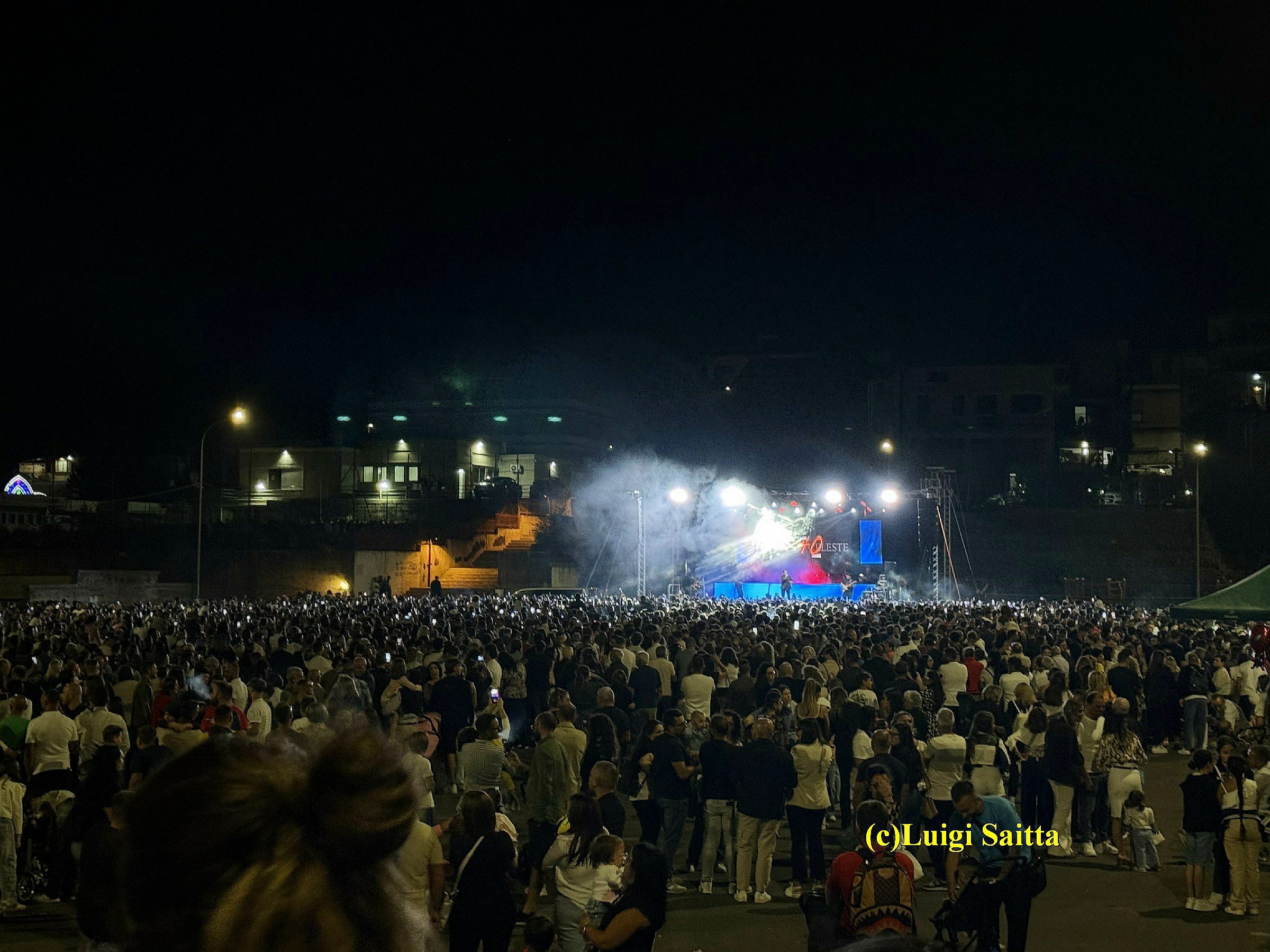 Gianni Celeste infiamma il pubblico di Bronte: festa grande al “M’Arricriu Music Fest”
