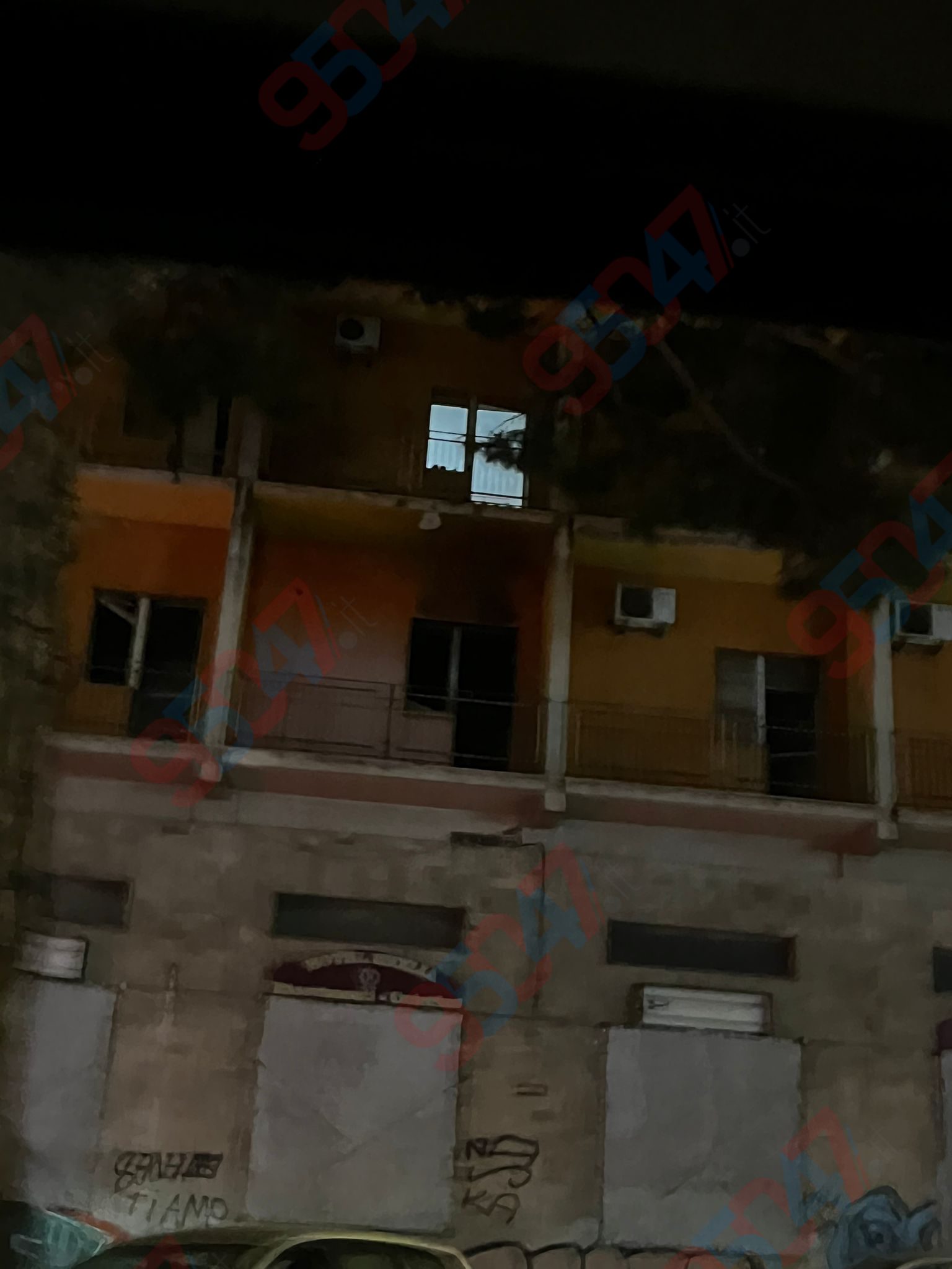 PATERNO’. SEGNALATO FUMO DALL’ALBERGO SICILIA, SEGNALAZIONE MA NESSUNA EMERGENZA.