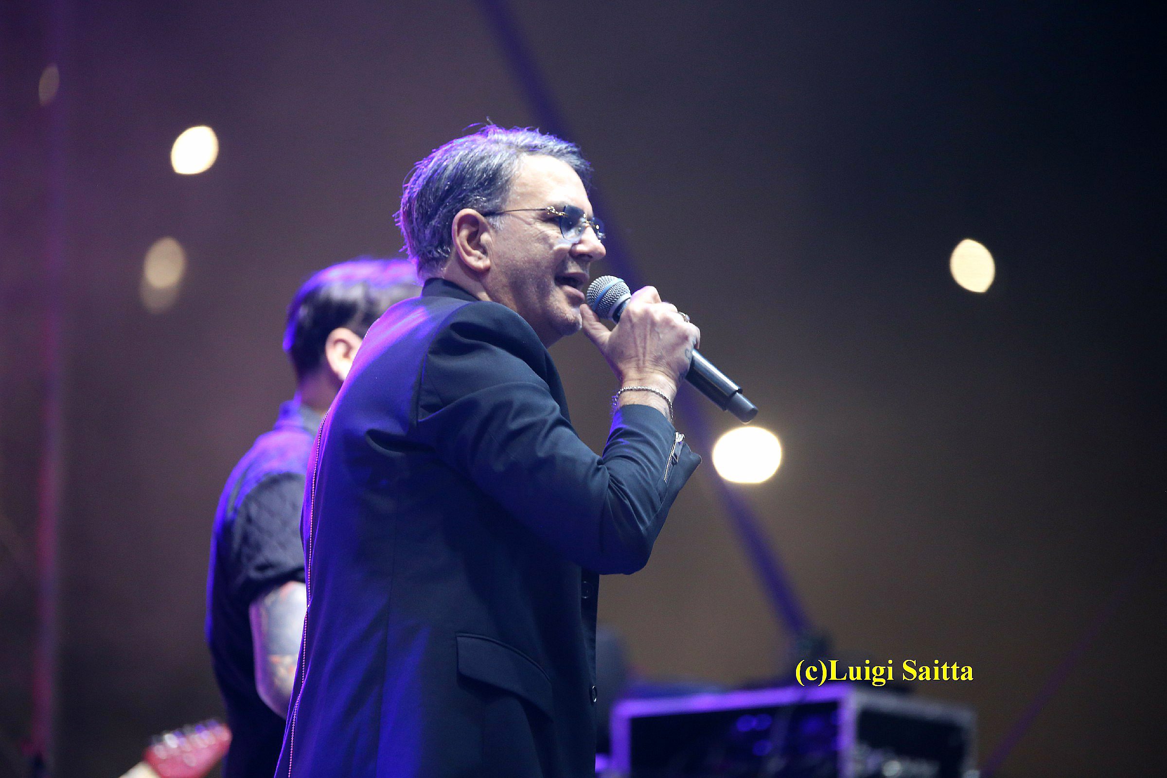 Gianni Celeste infiamma il pubblico di Bronte: festa grande al “M’Arricriu Music Fest”