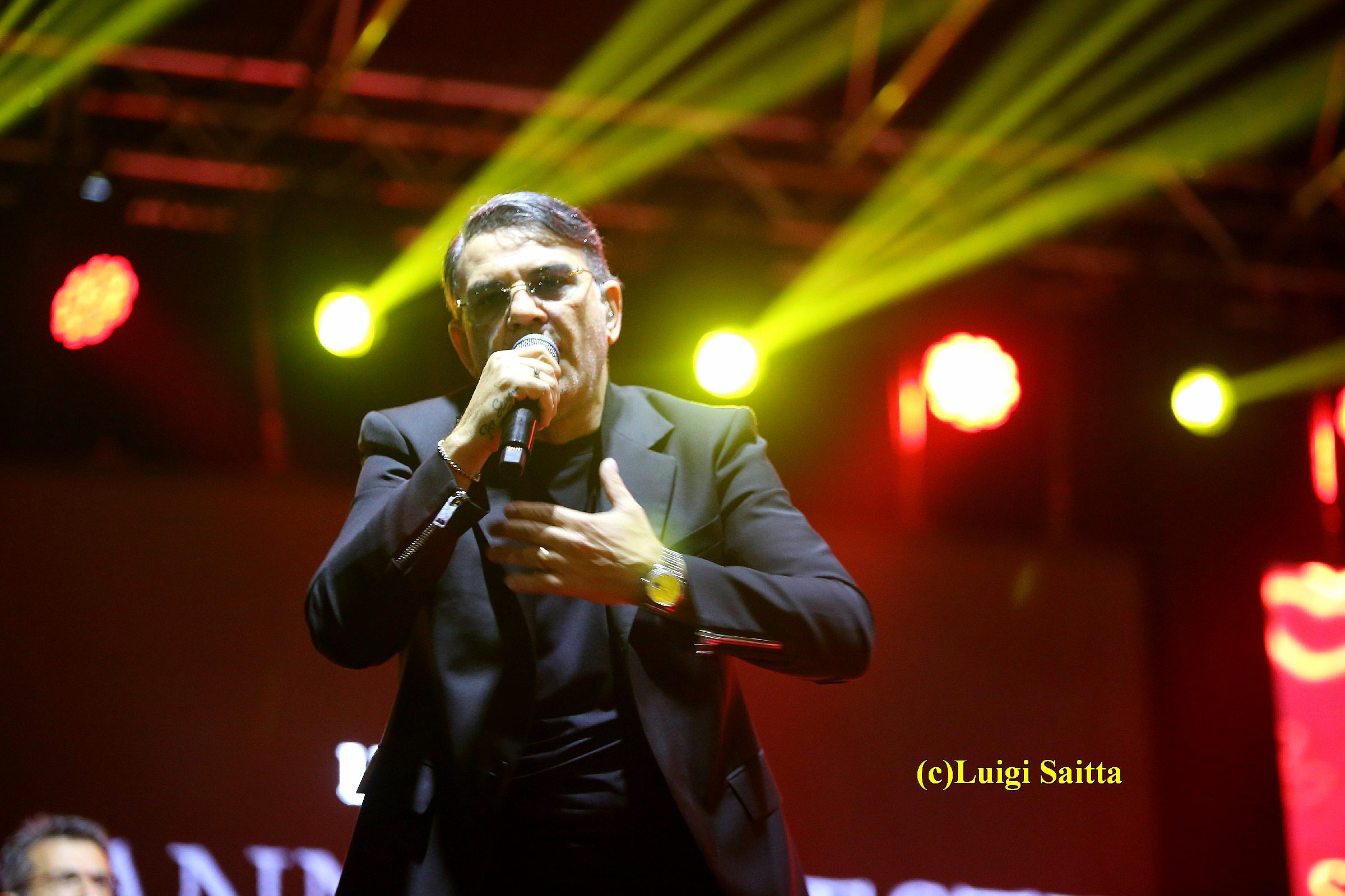 Gianni Celeste infiamma il pubblico di Bronte: festa grande al “M’Arricriu Music Fest”