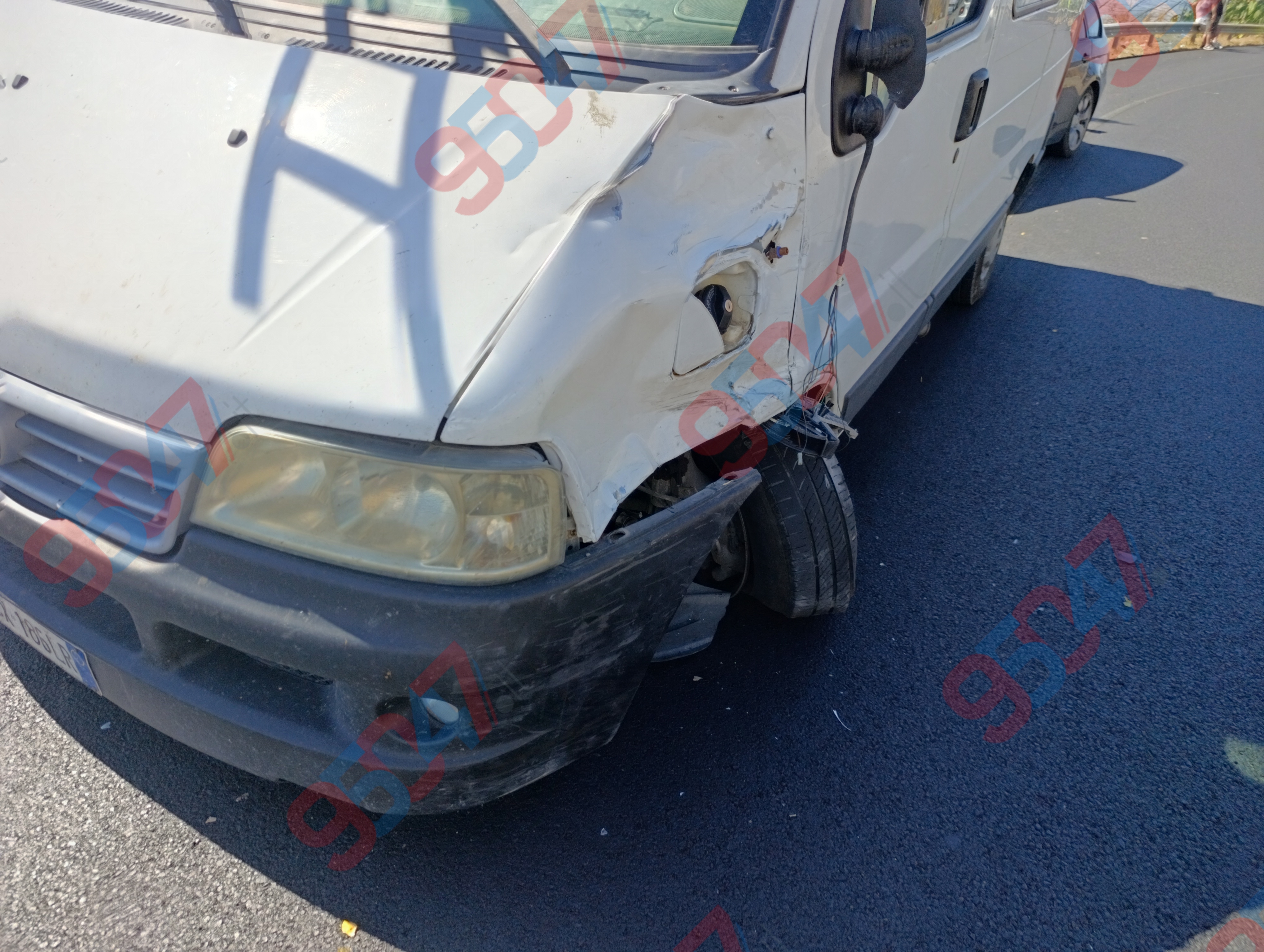 PATERNÒ. GRAVE INCIDENTE A SCHETTINO SCONTRO FRONTALE FURGONE MOTO, FERITO 17 ENNE