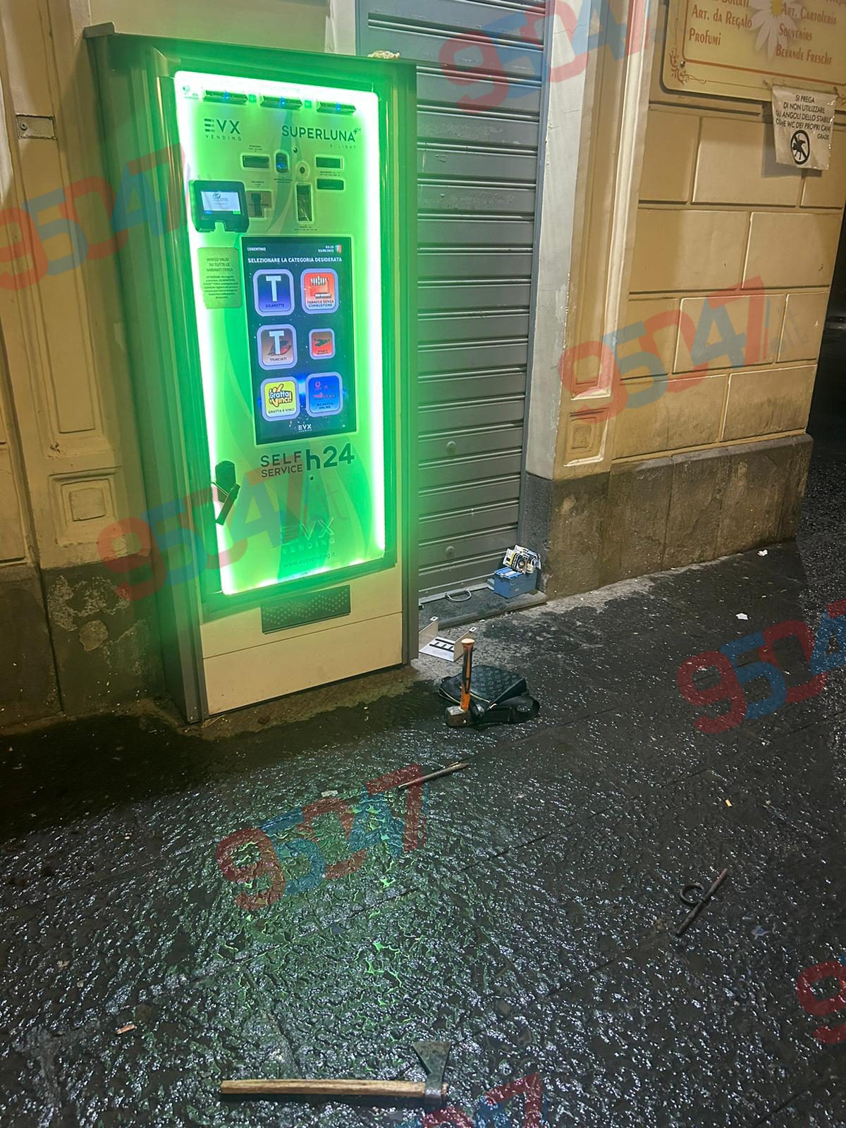 PATERNO’ FINANZIERE BLOCCA UNO SCASSO AD UN TABACCHI DI PIAZZA REGINA MARGHERITA - LE FOTO