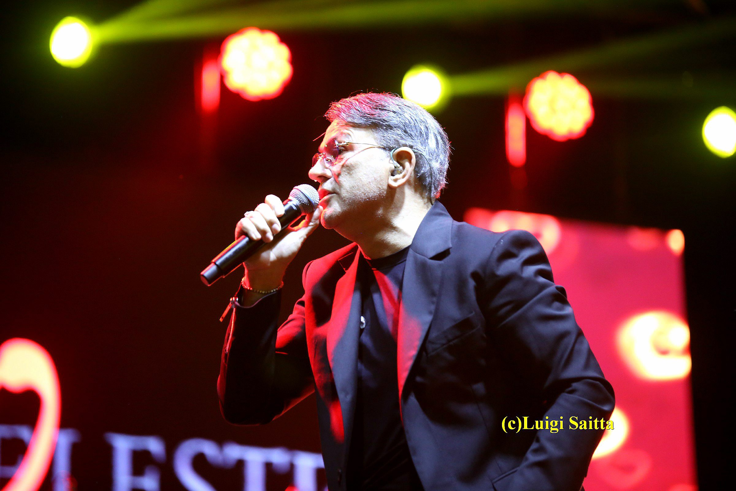 Gianni Celeste infiamma il pubblico di Bronte: festa grande al “M’Arricriu Music Fest”