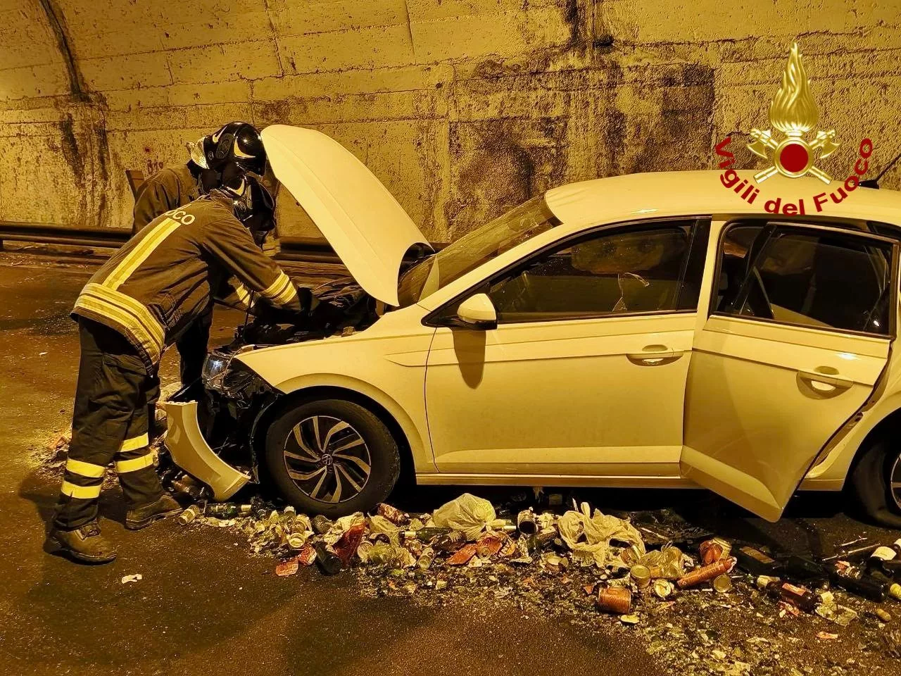 Maxi tamponamento in galleria sulla Palermo-Catania: 15 veicoli coinvolti, otto feriti, uno grave