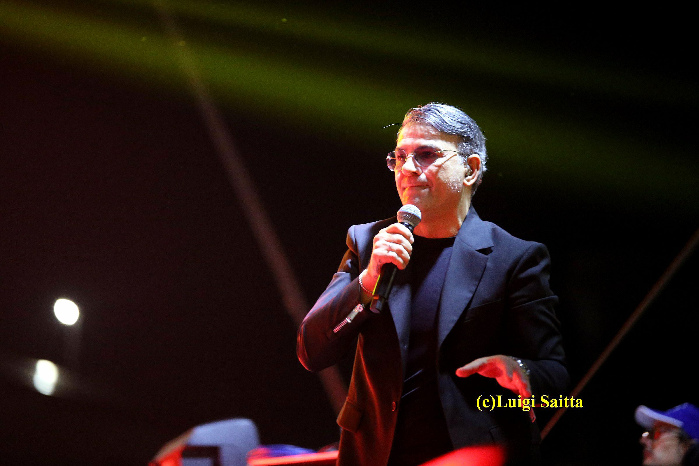 Gianni Celeste infiamma il pubblico di Bronte: festa grande al “M’Arricriu Music Fest”